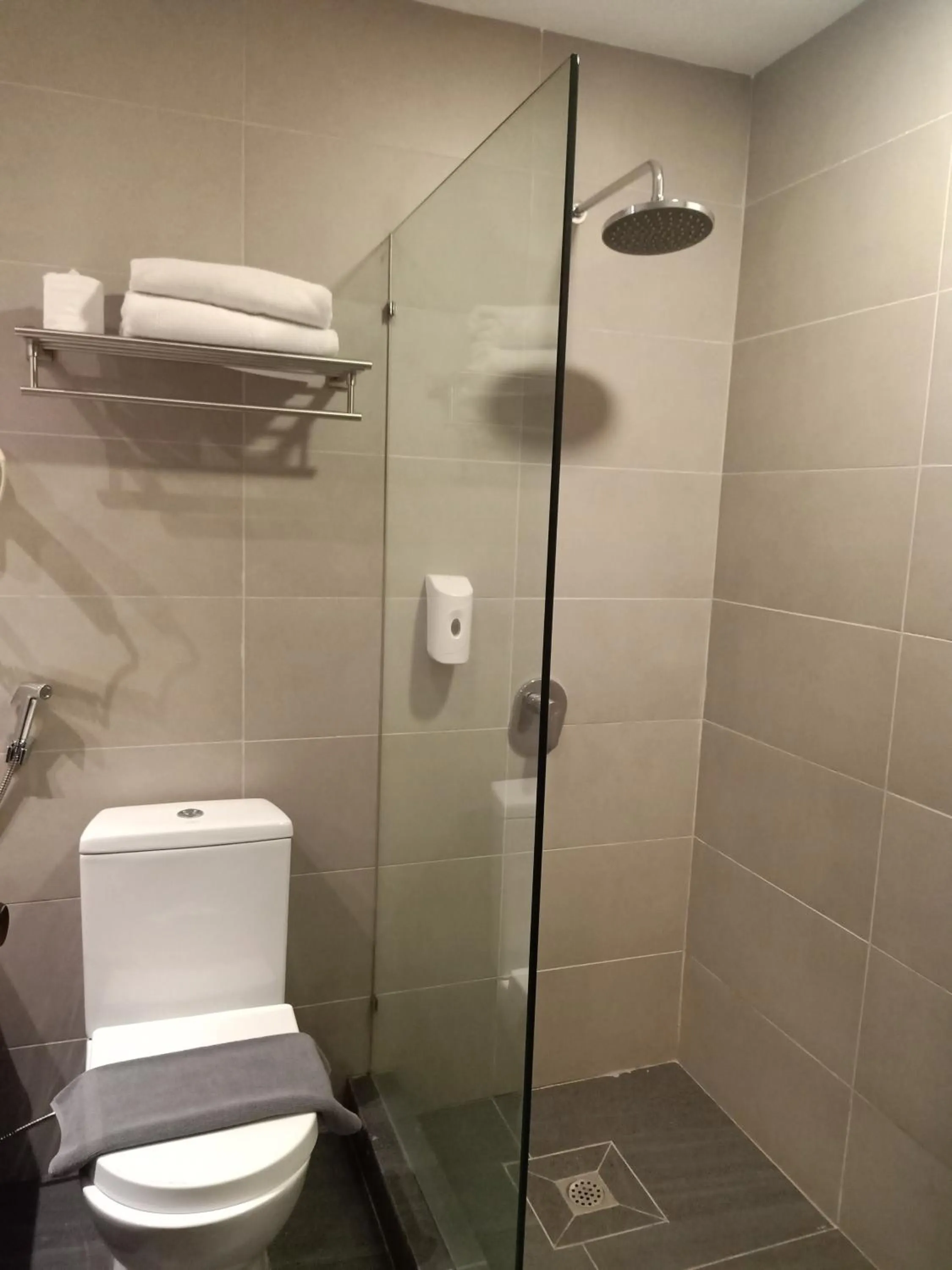 Bathroom in Kinabalu Daya Hotel