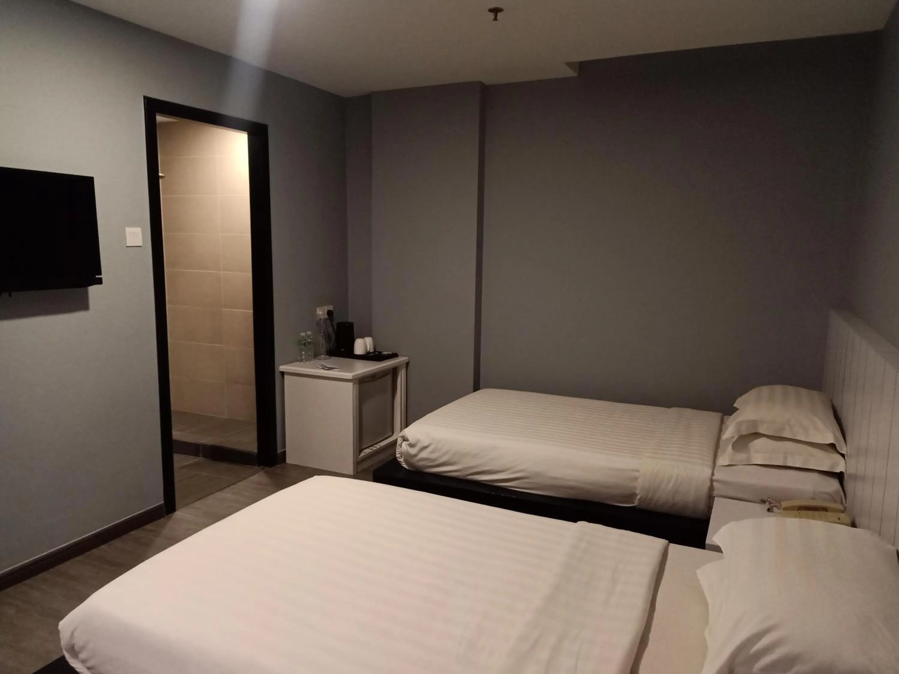 Bedroom, Bed in Kinabalu Daya Hotel