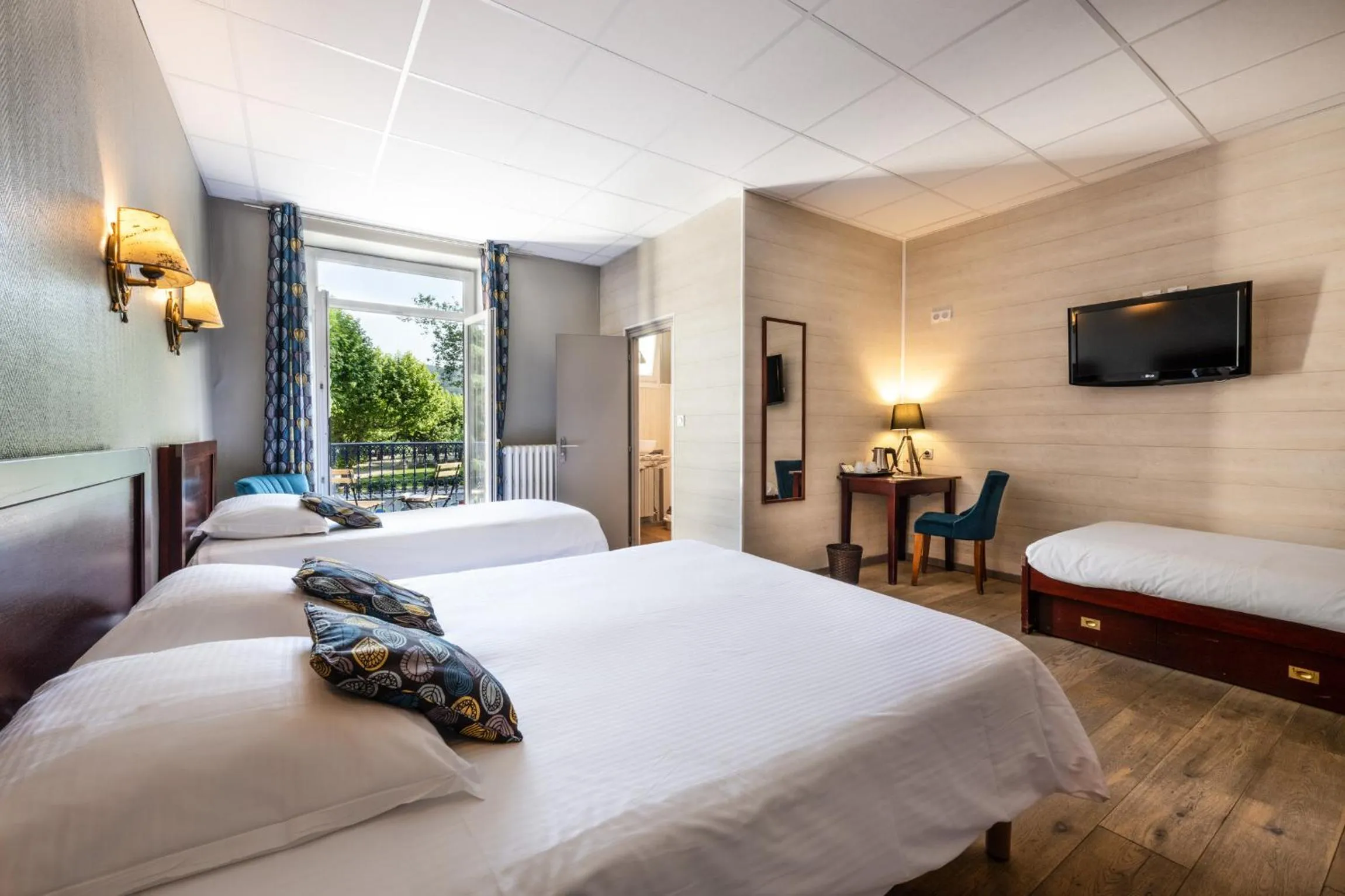 Photo of the whole room, Bed in Hotel Beau Rivage