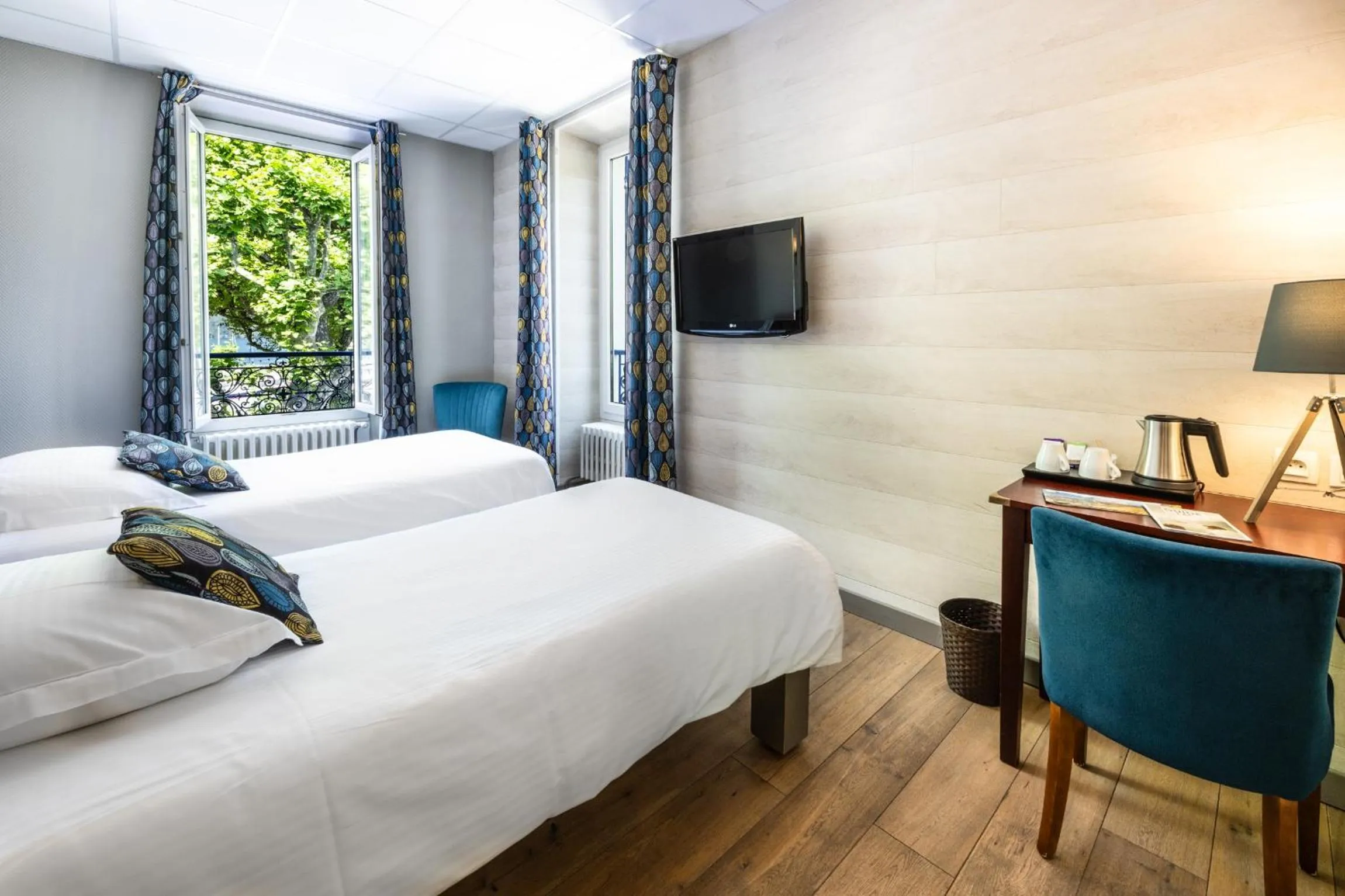 Photo of the whole room, Bed in Hotel Beau Rivage