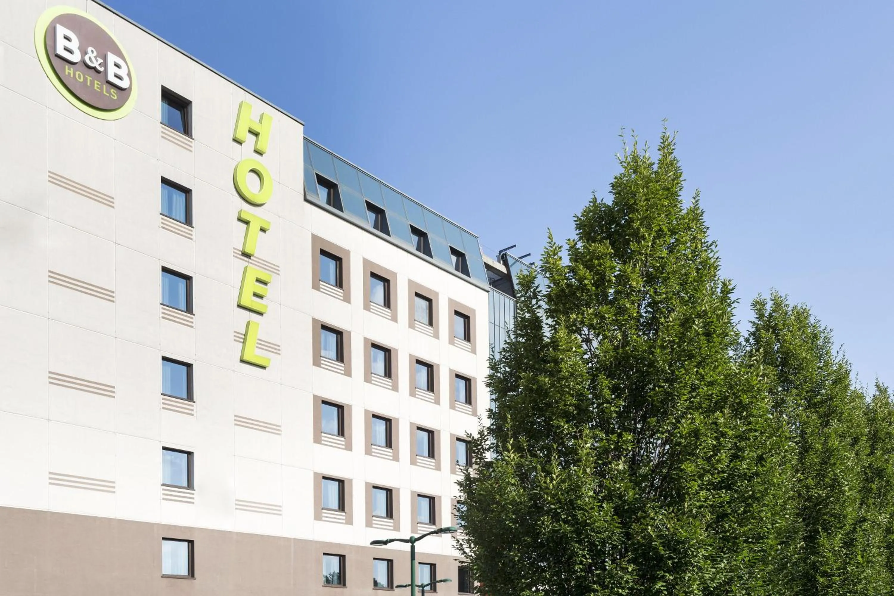 Property building in B&B Hotel Milano-Monza