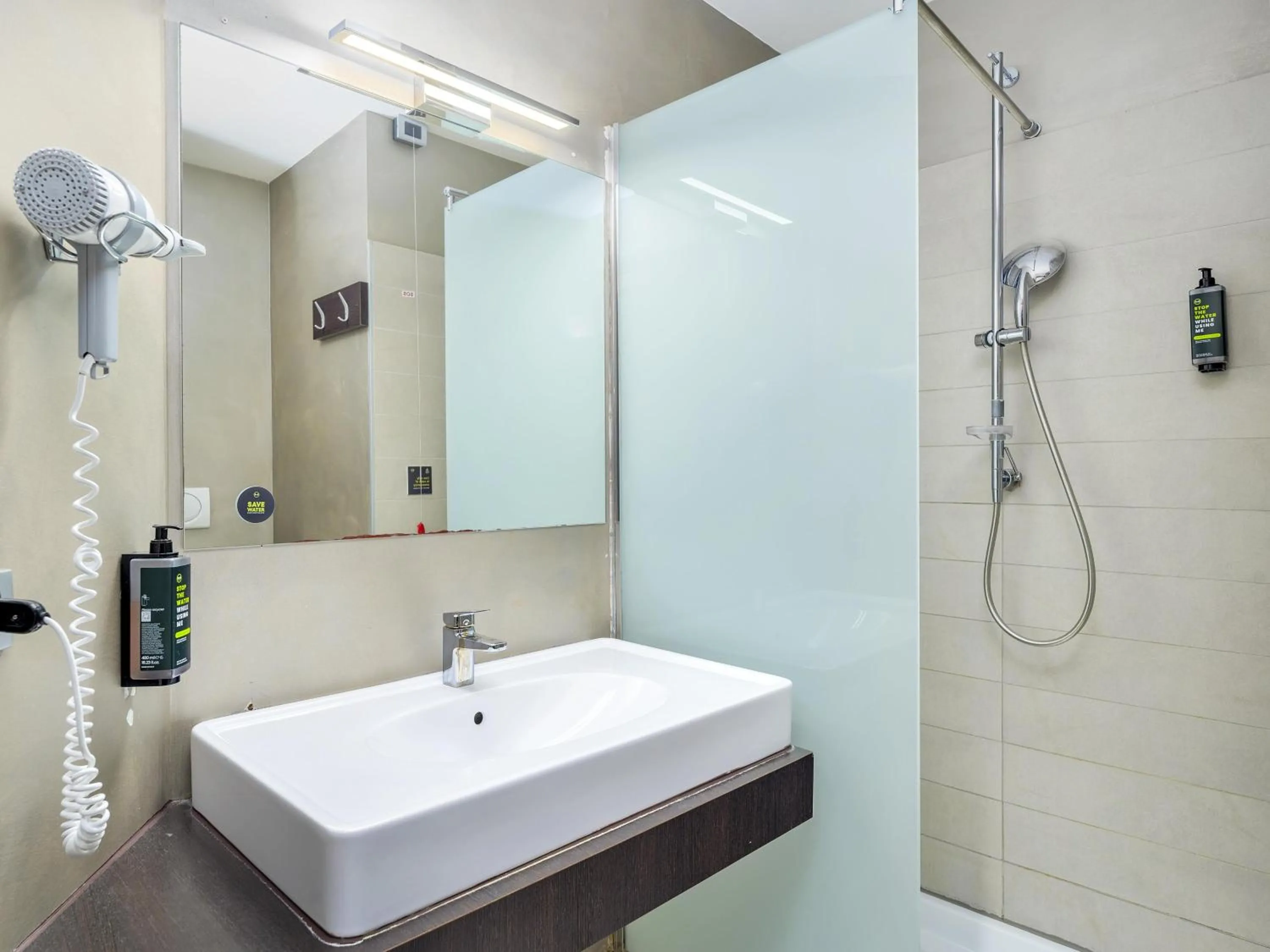 Bathroom in B&B Hotel Milano-Monza