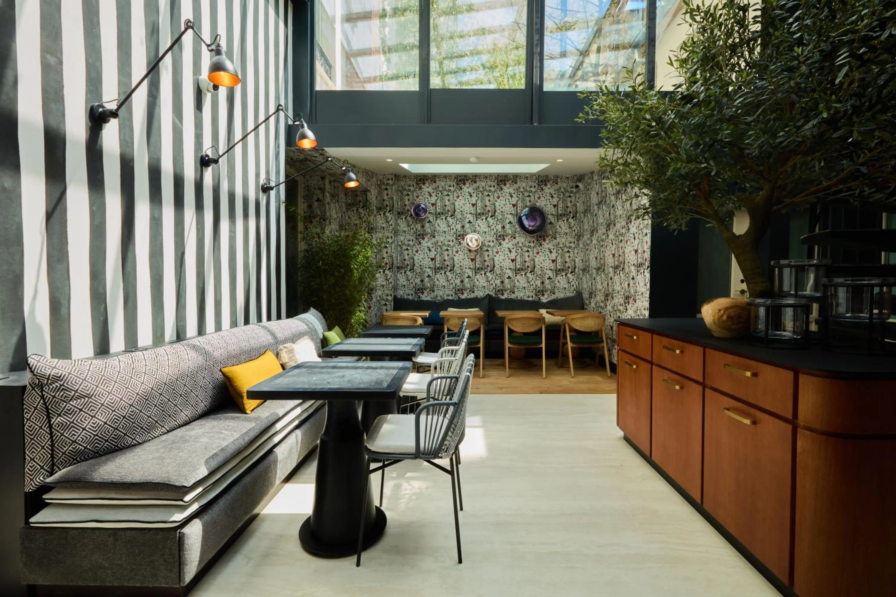 Living room in Hôtel Hiro Paris