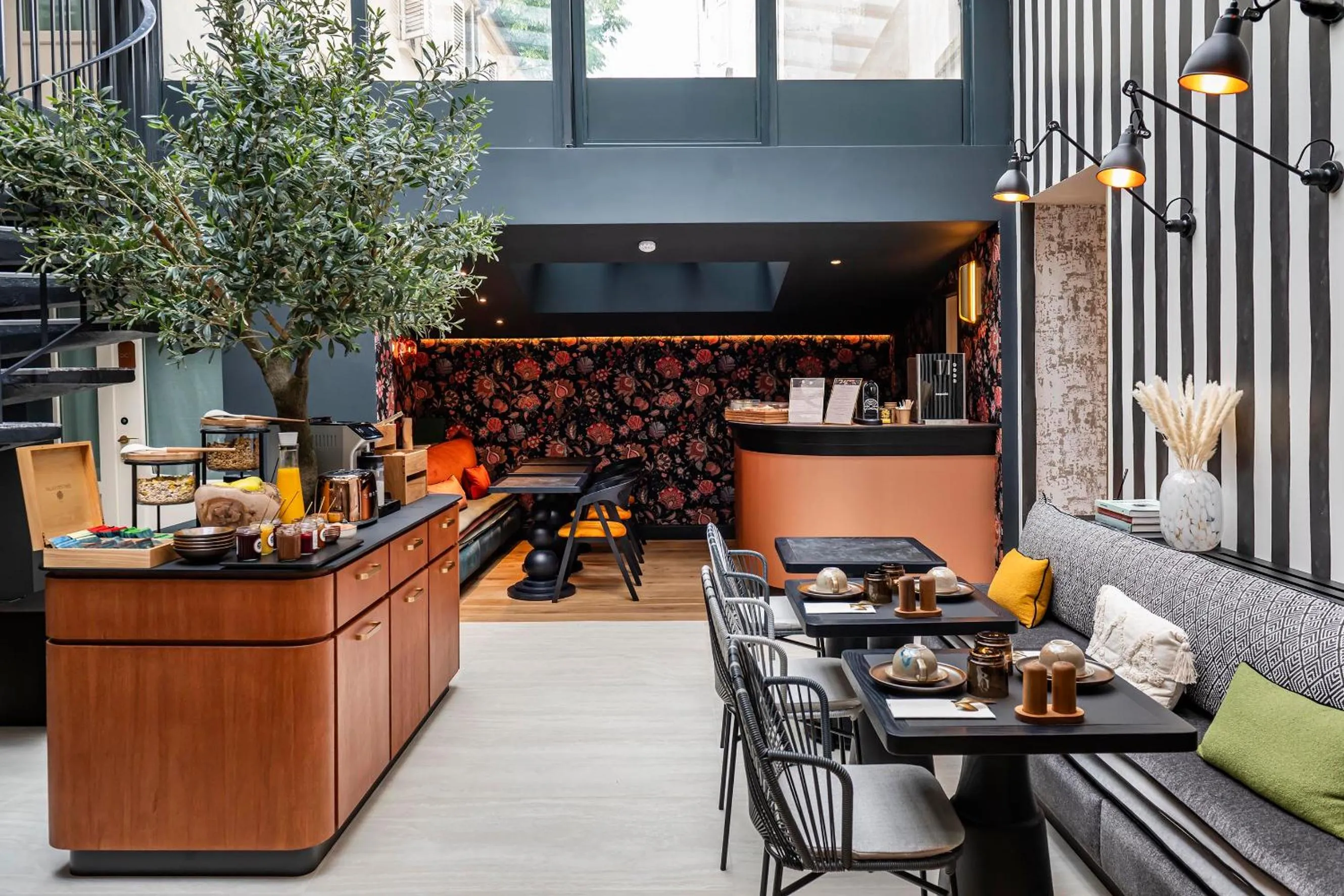 Restaurant/places to eat in Hôtel Hiro Paris