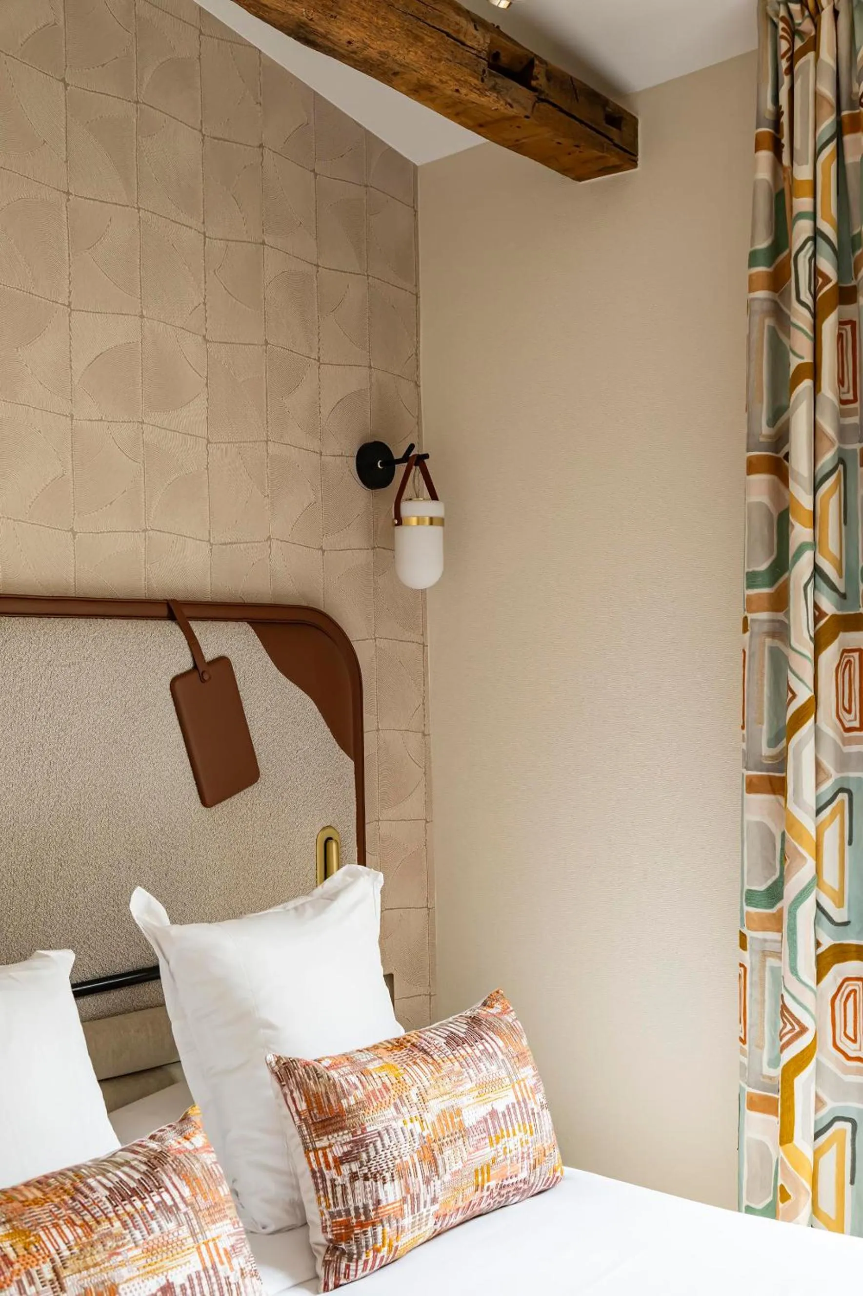 Bed in Hôtel Hiro Paris