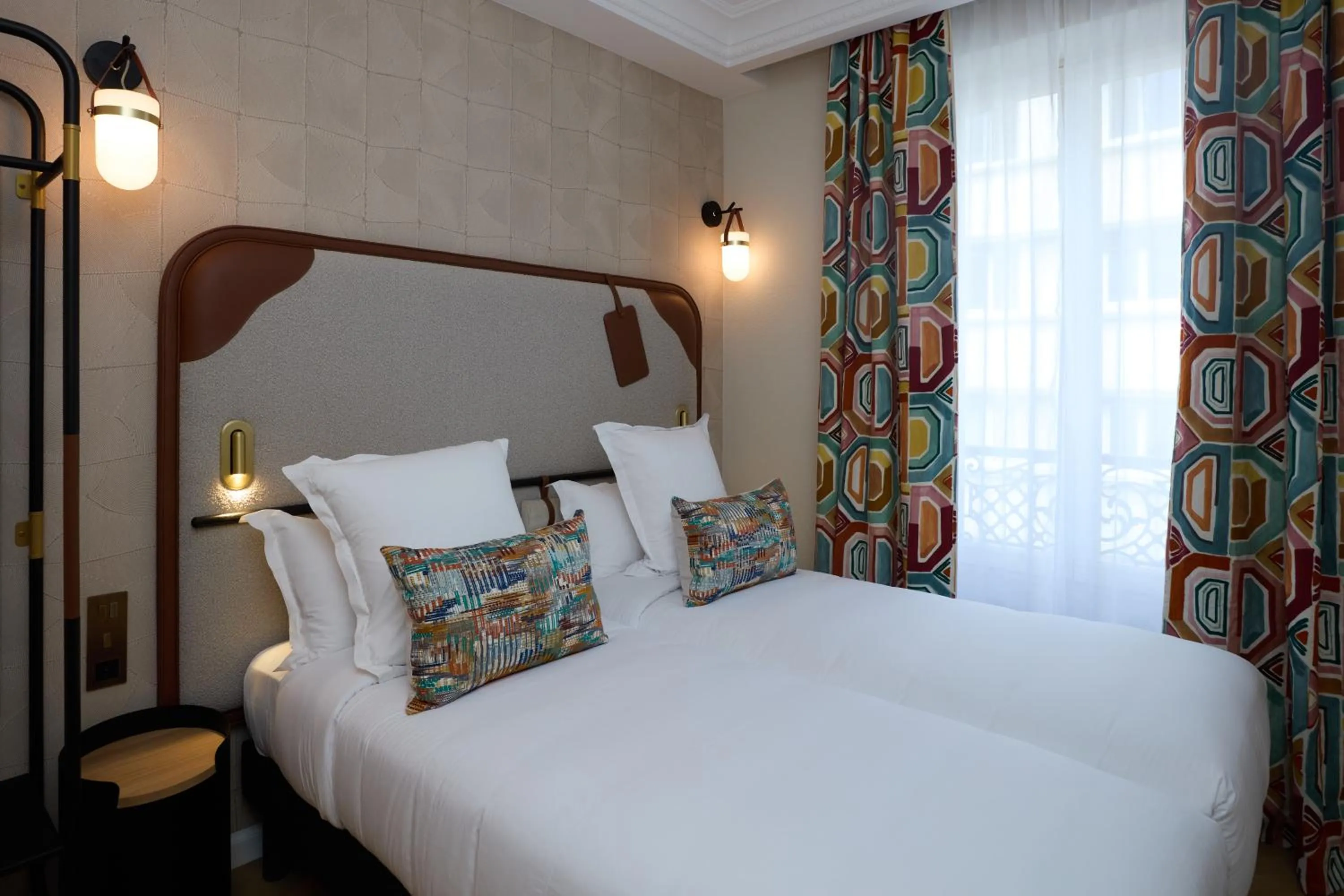 Bed in Hôtel Hiro Paris