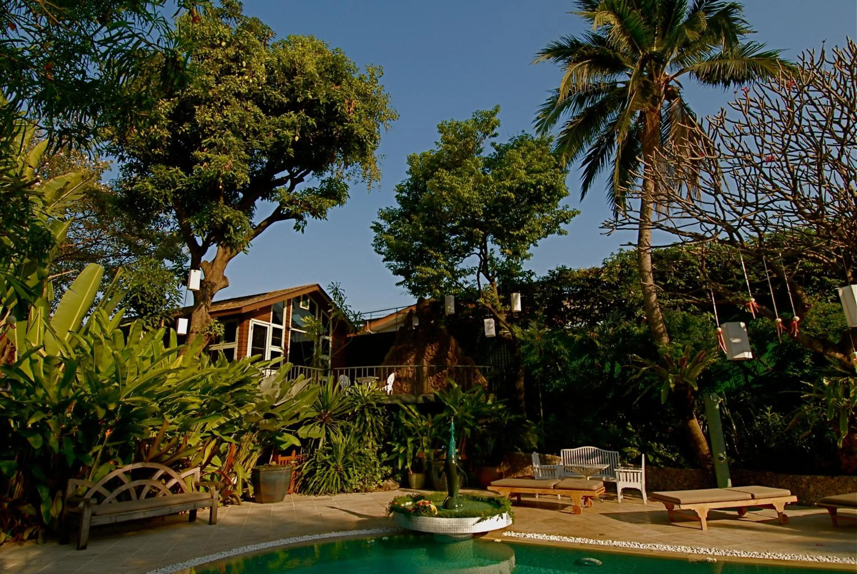 Facade/entrance in Chakrabongse Villas
