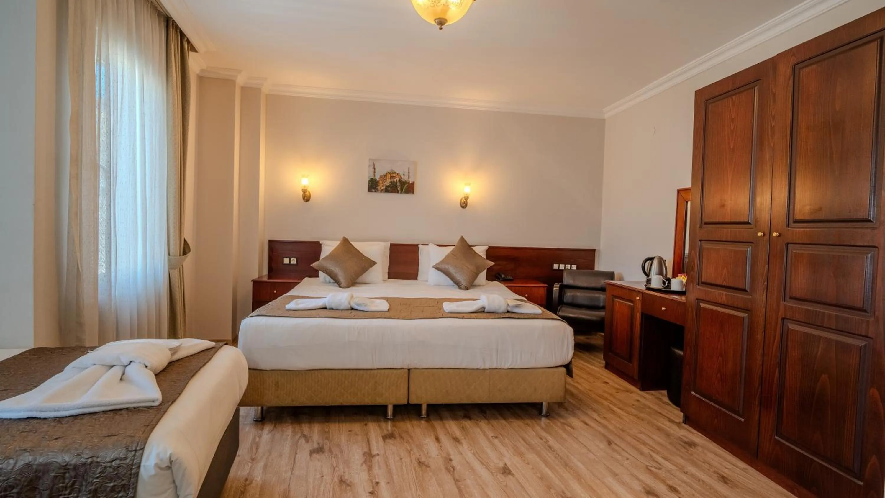 Photo of the whole room, Bed in Sultanahmet Cesme Hotel