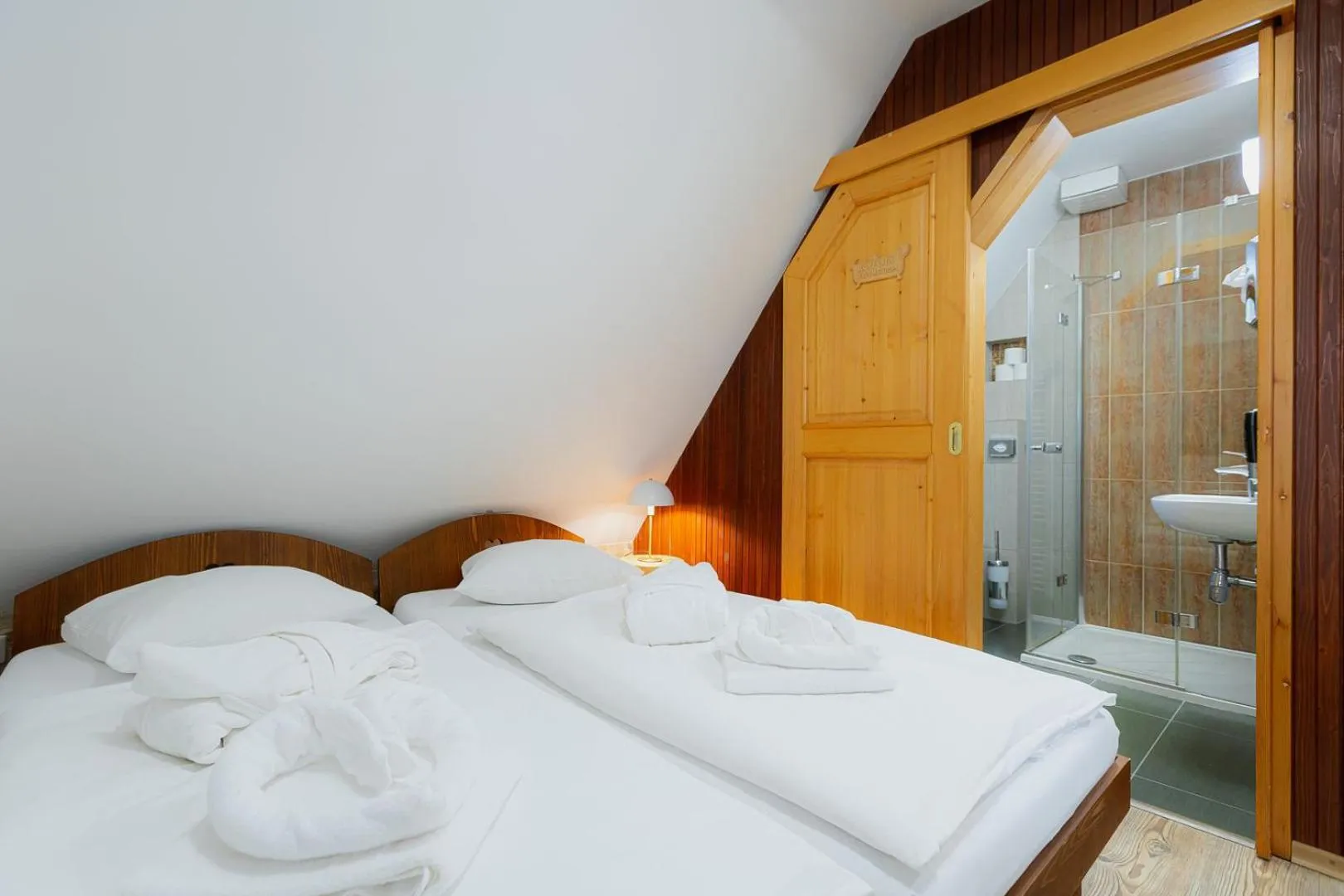 Shower, Bed in Wellness rezort Jánošíkov dvor