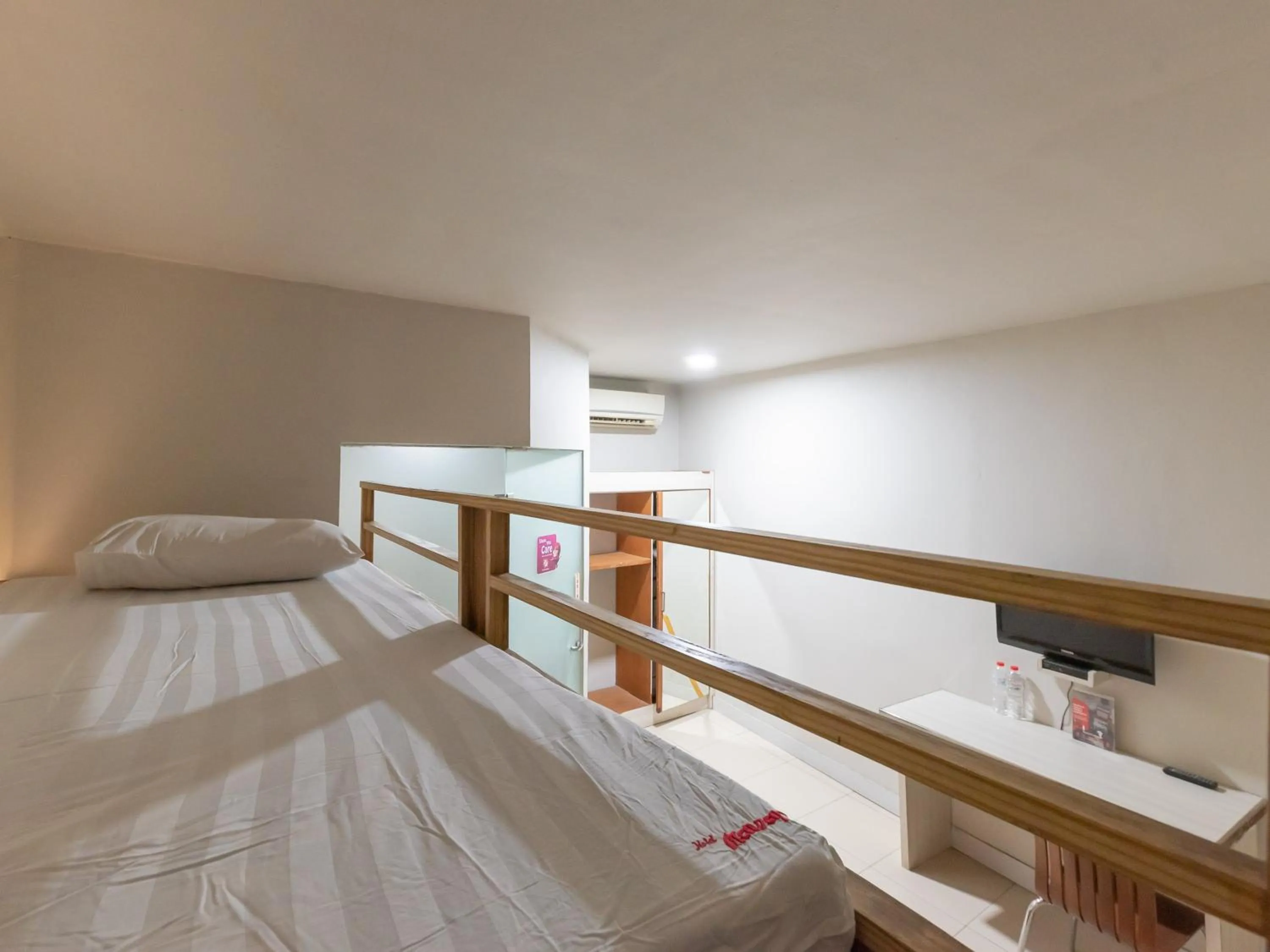 Bedroom, Bed in RedDoorz Plus near Asia Afrika 3