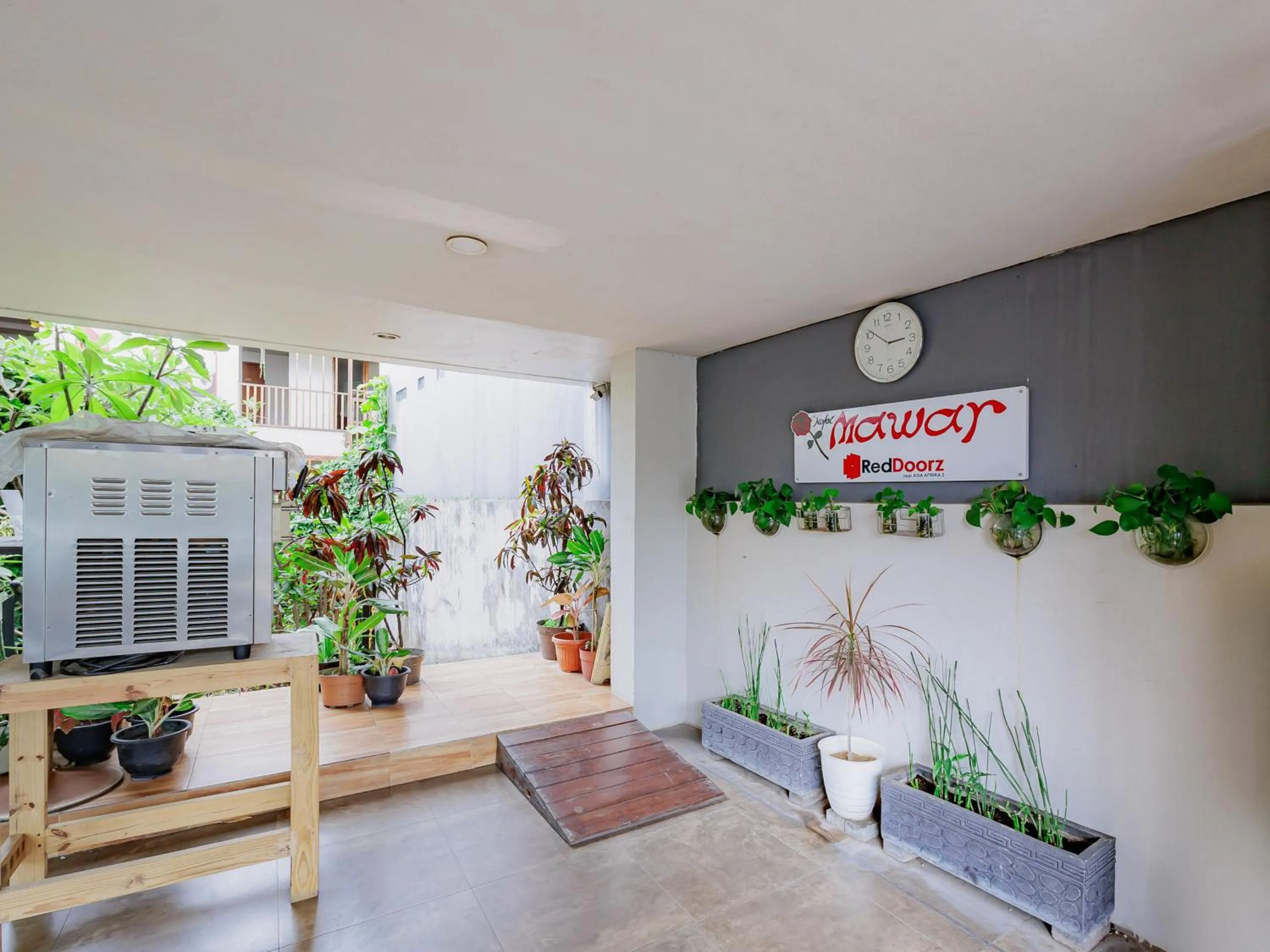 Property building in RedDoorz Plus near Asia Afrika 3