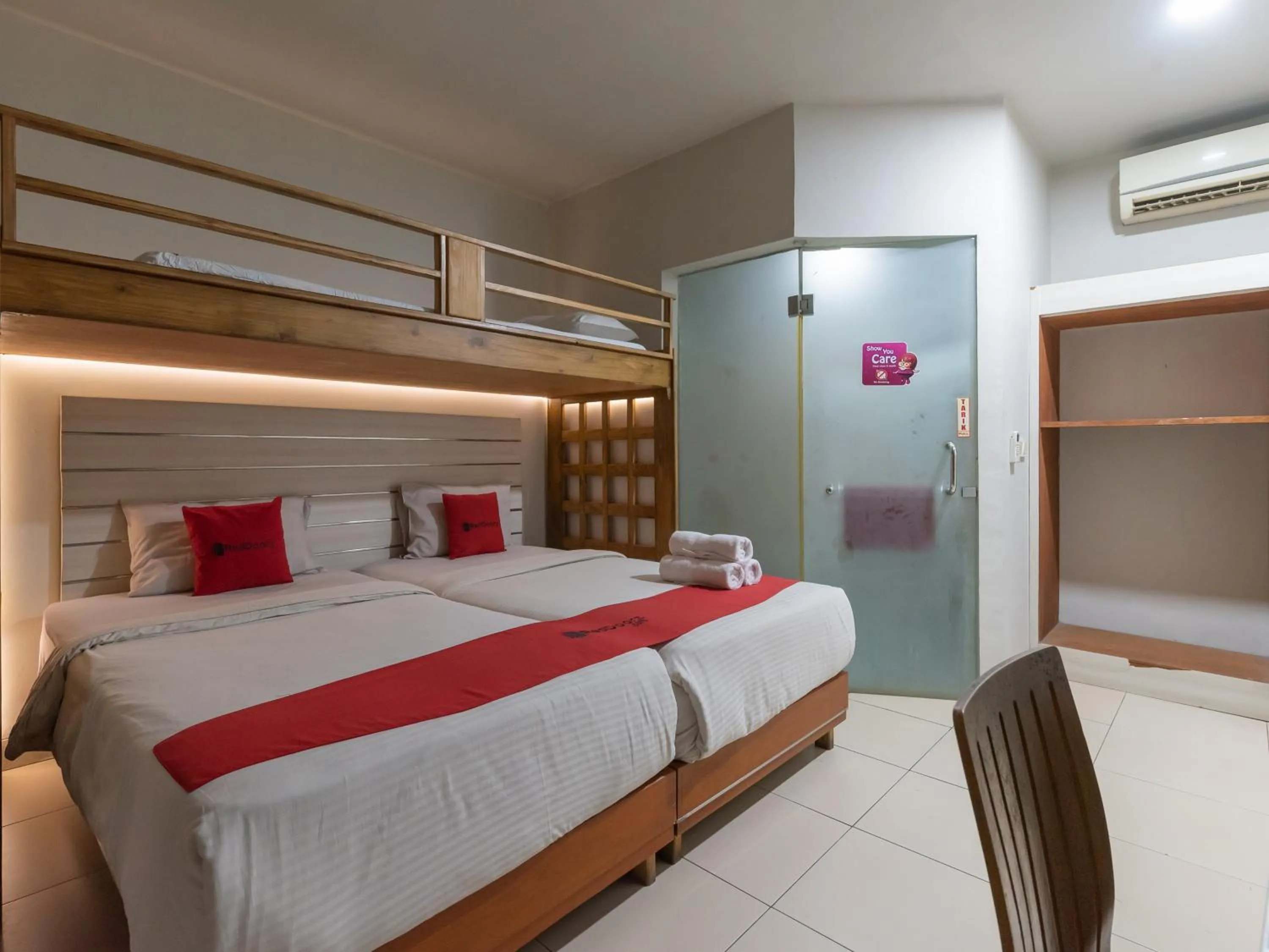 Bedroom, Bed in RedDoorz Plus near Asia Afrika 3