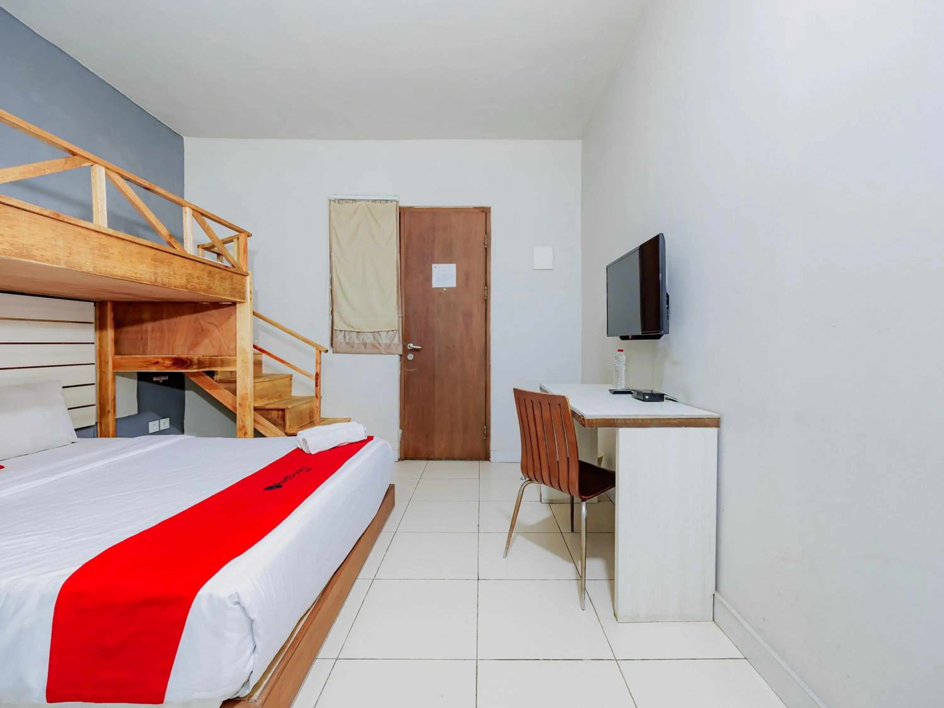 Bedroom, Bed in RedDoorz Plus near Asia Afrika 3