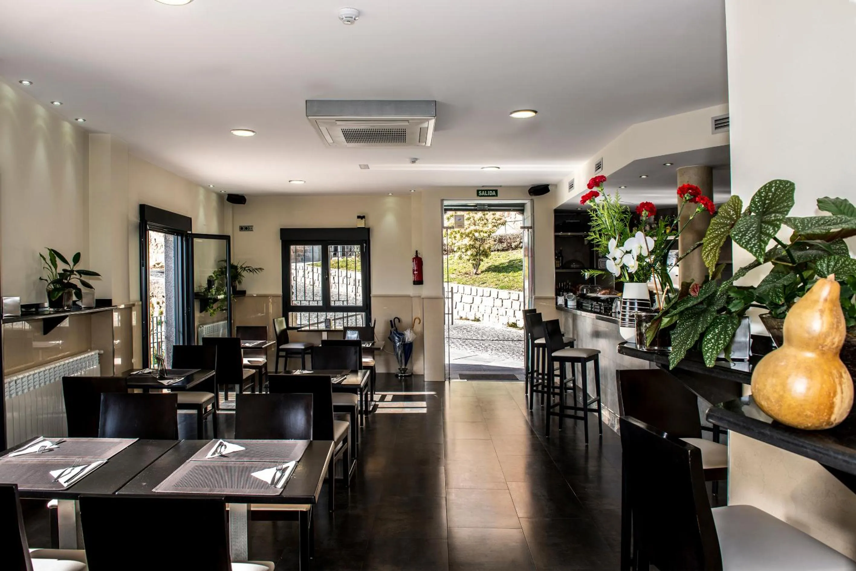 Restaurant/places to eat in Hotel Puerta de la Santa