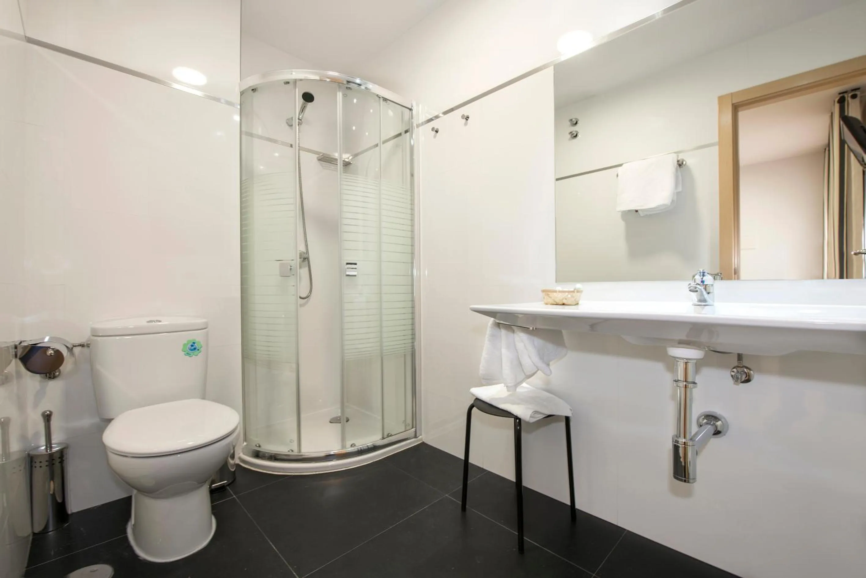 Bathroom in Hotel Puerta de la Santa