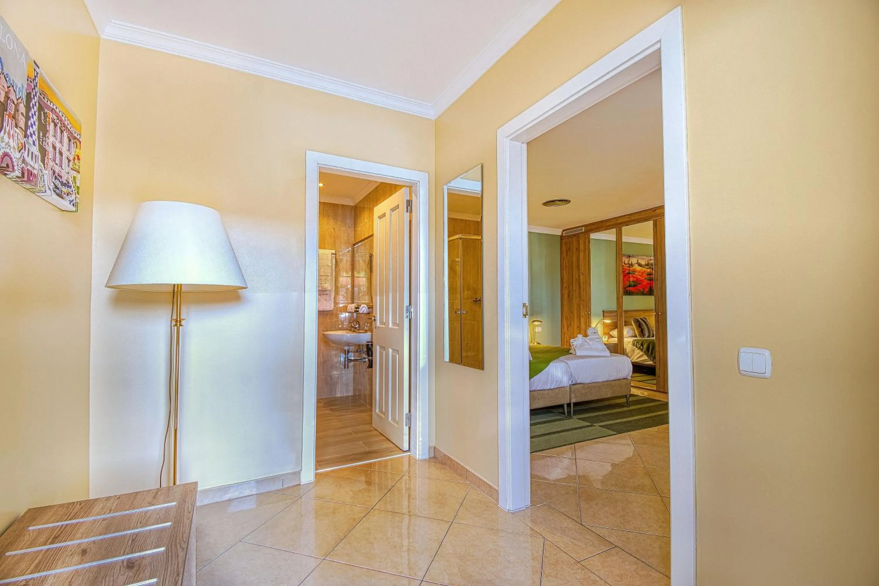 Photo of the whole room, Bed in Casa León Royal Retreat