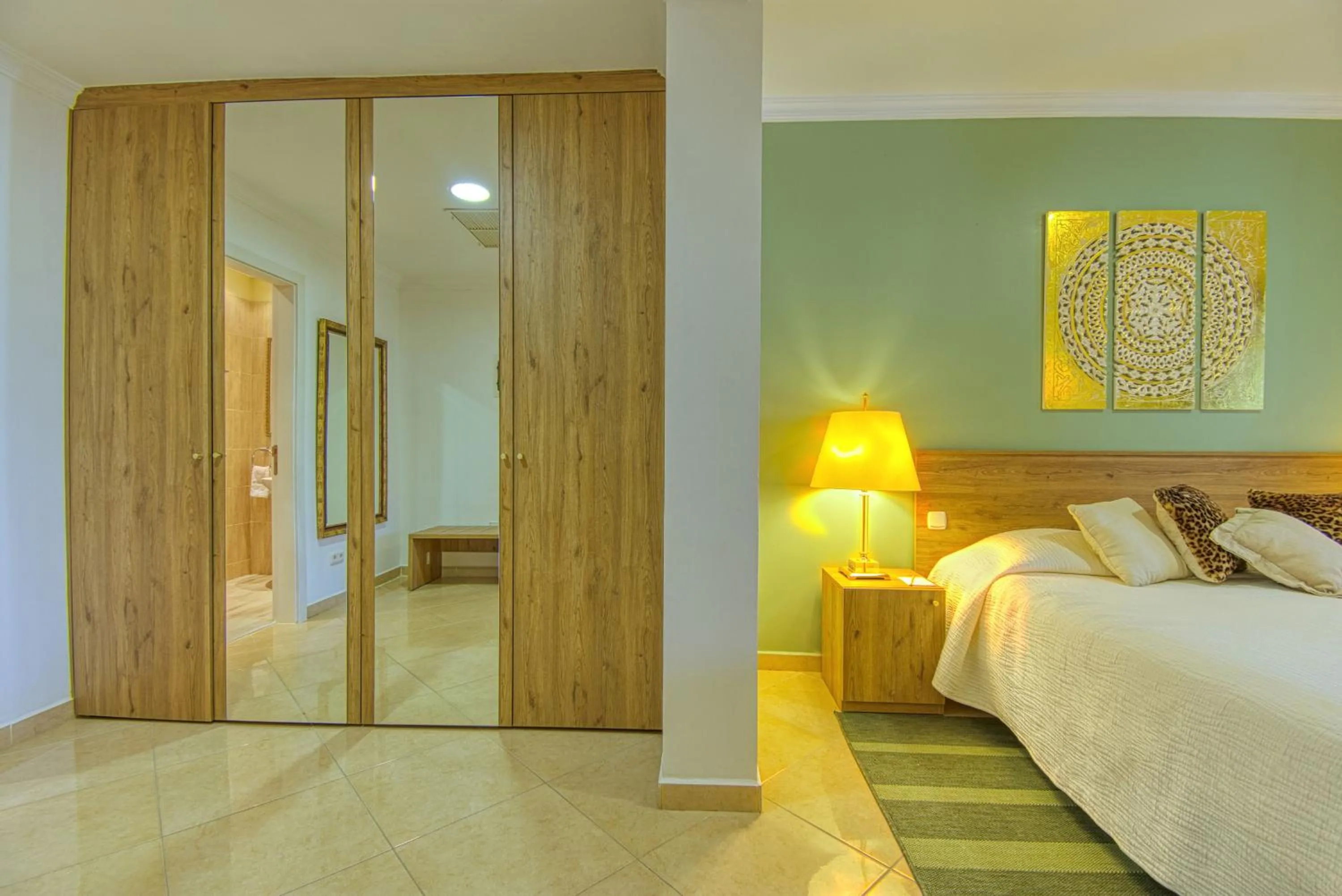 Photo of the whole room, Bed in Casa León Royal Retreat