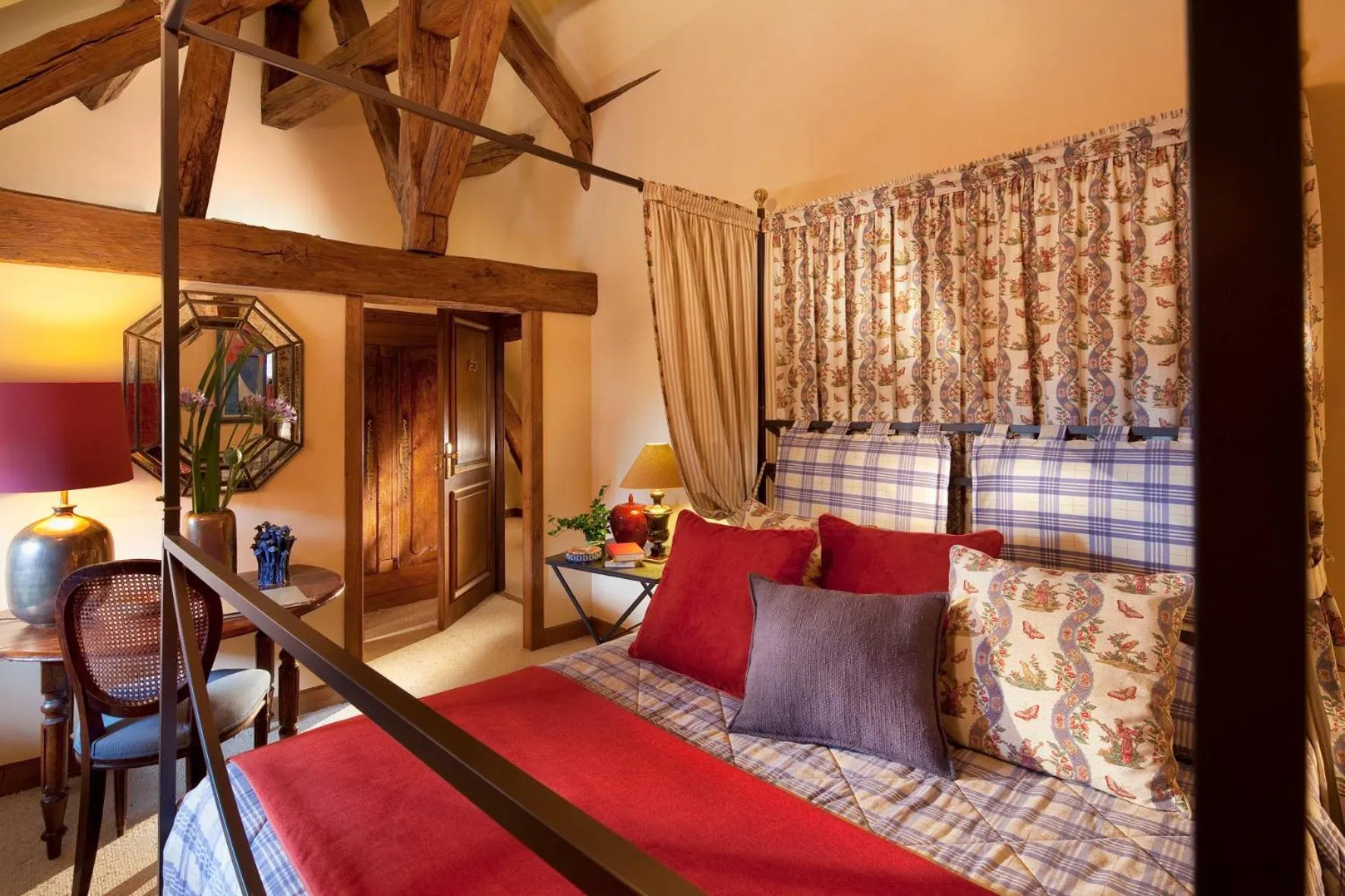 Bedroom, Bed in Hotel De France