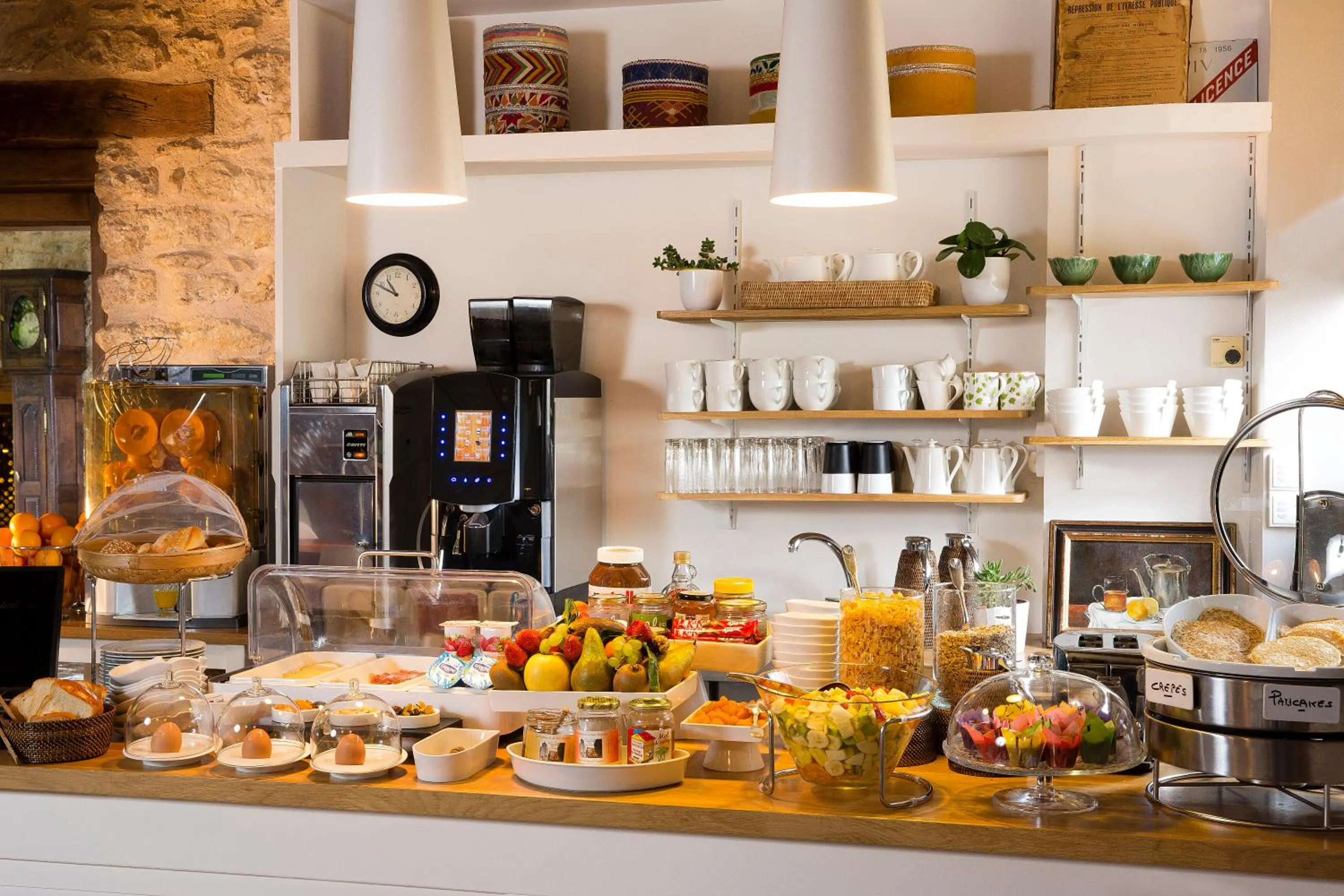 Restaurant/places to eat in Hotel De France