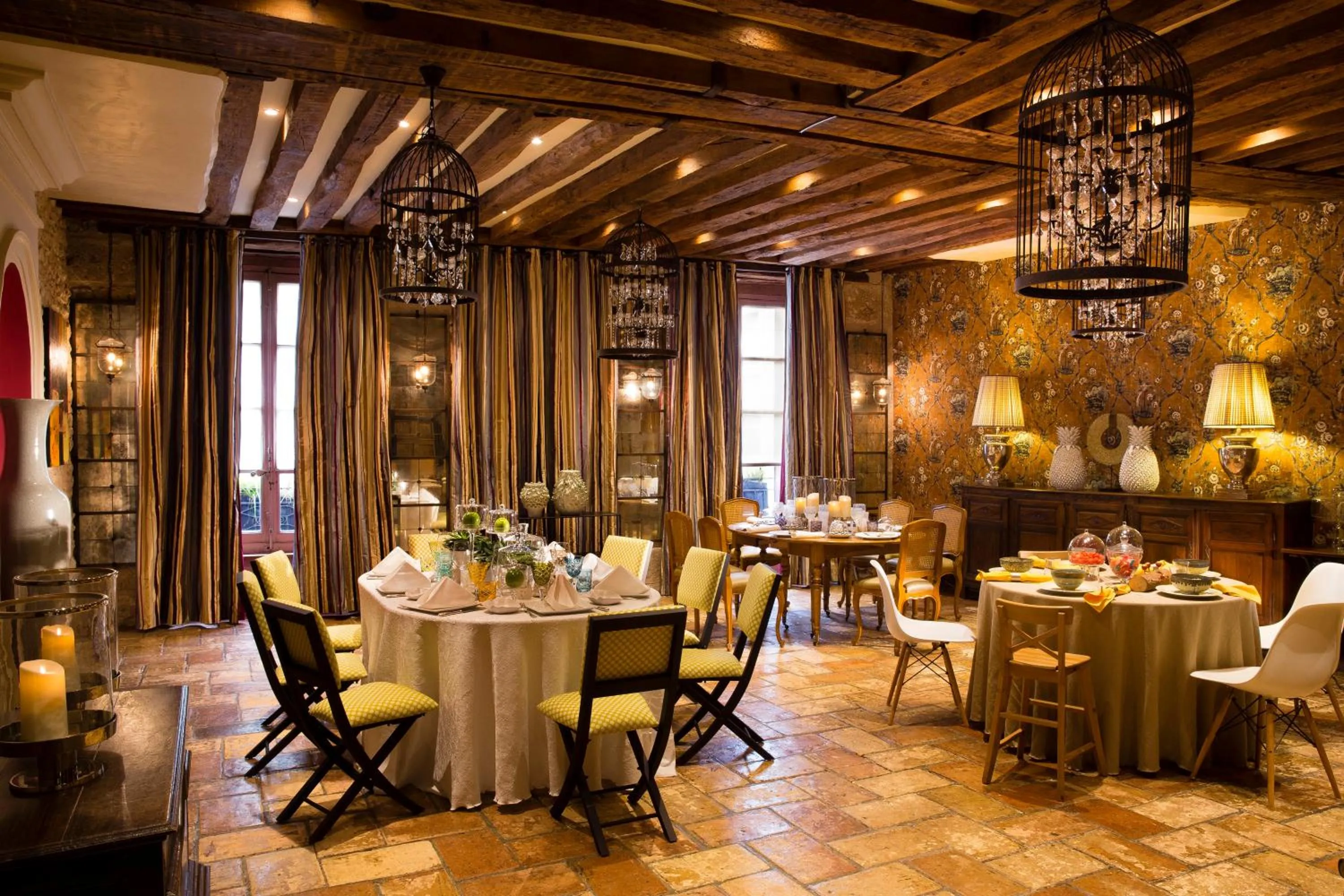 Restaurant/places to eat in Hotel De France