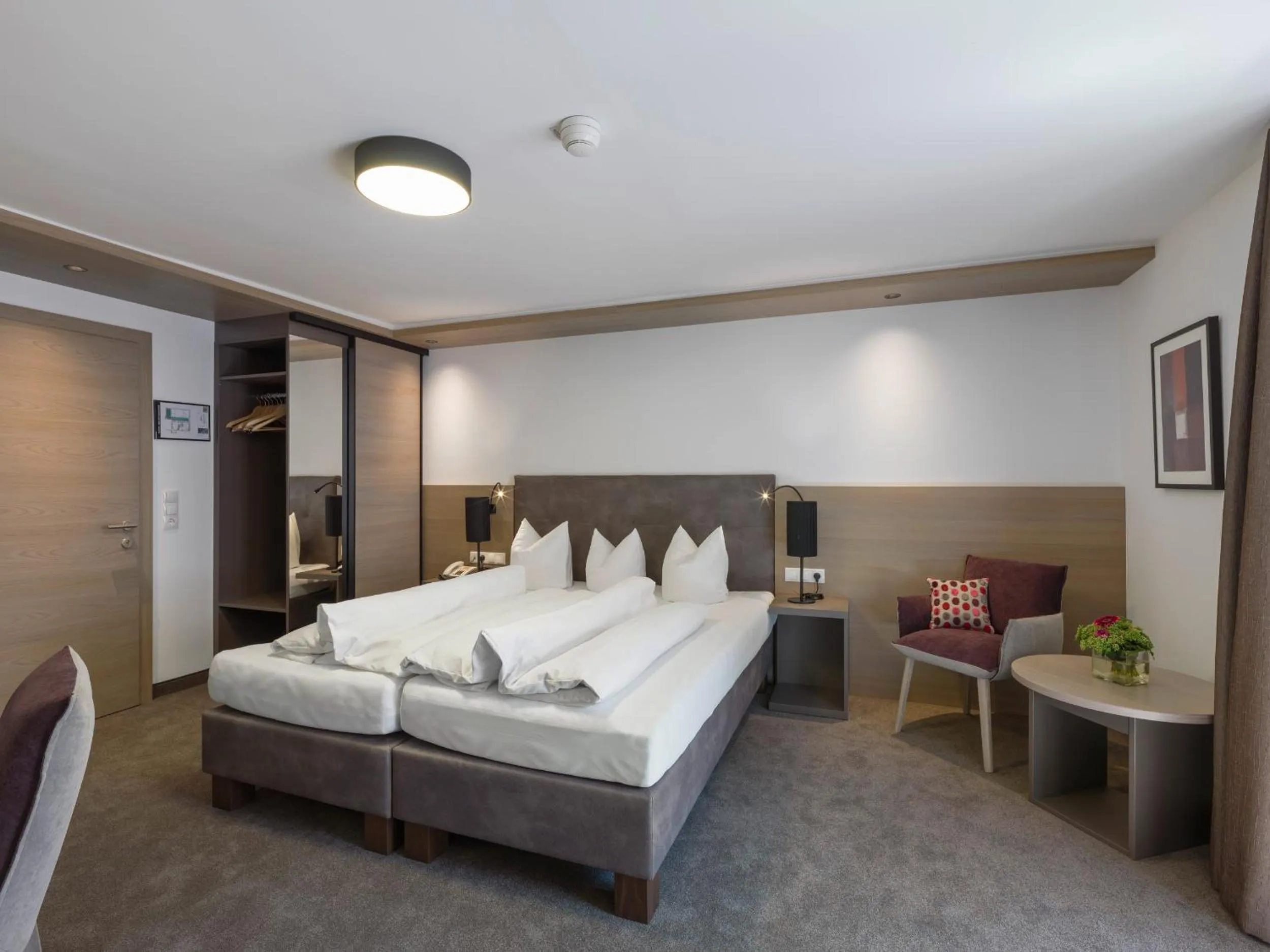 Photo of the whole room, Bed in Quality Hosts Arlberg - Hotel Goldenes Kreuz B&B