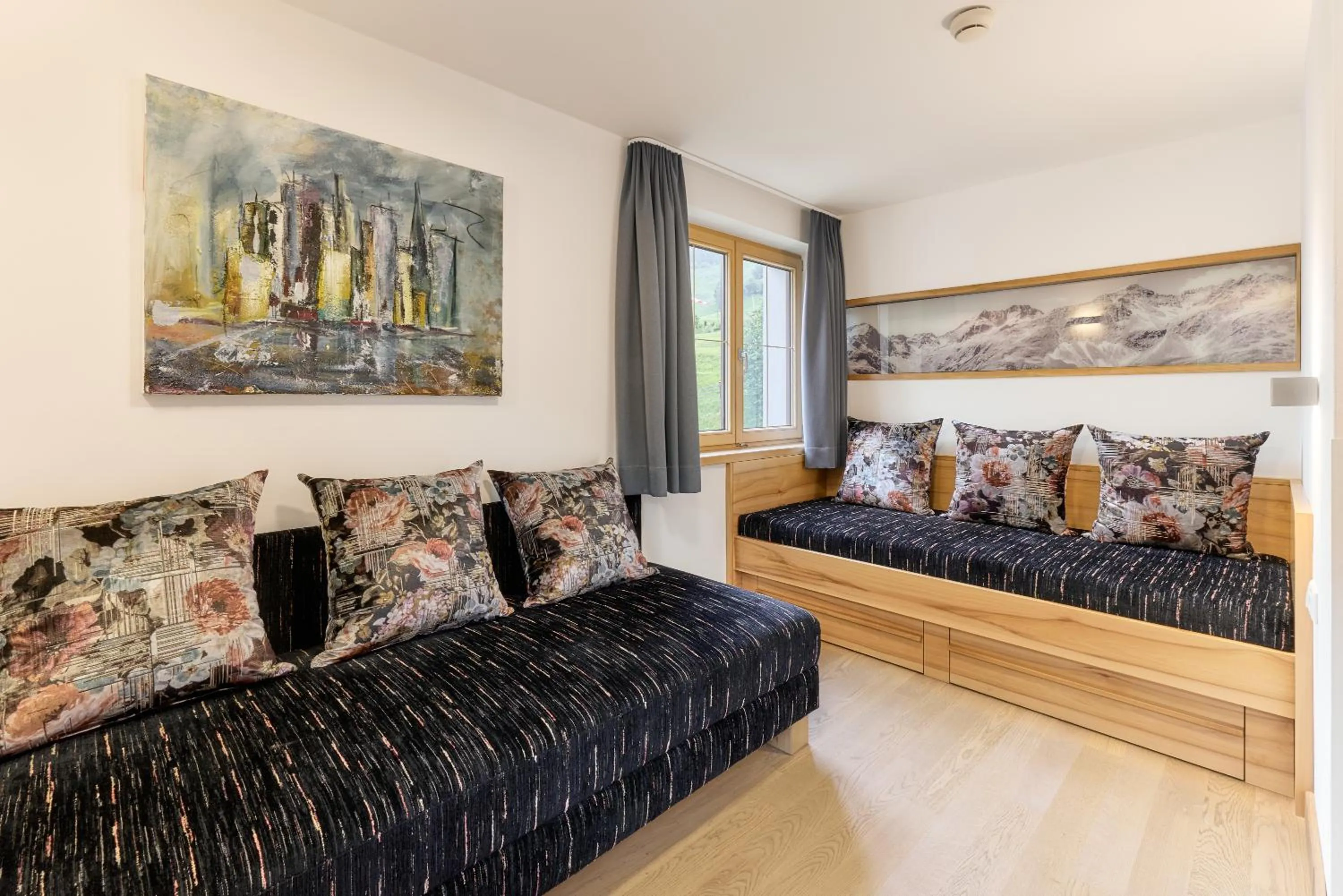 Seating area in Quality Hosts Arlberg - Hotel Goldenes Kreuz B&B