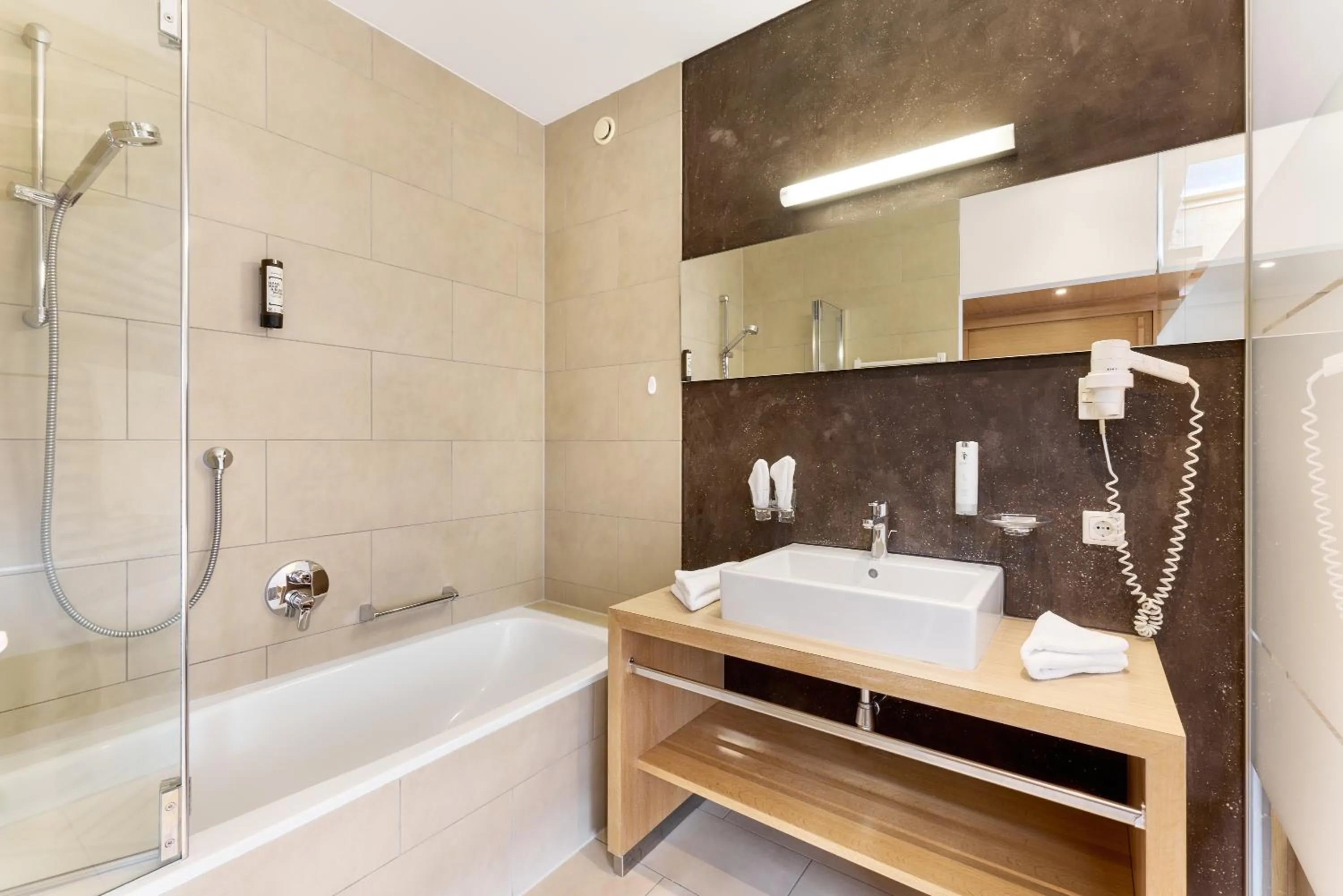 Bathroom in Quality Hosts Arlberg - Hotel Goldenes Kreuz B&B