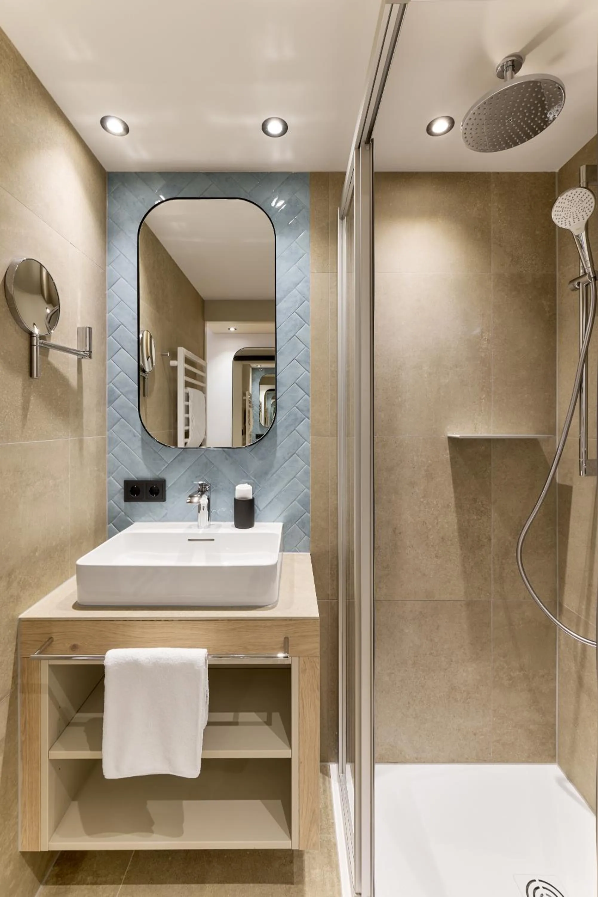 Bathroom in Quality Hosts Arlberg - Hotel Goldenes Kreuz B&B