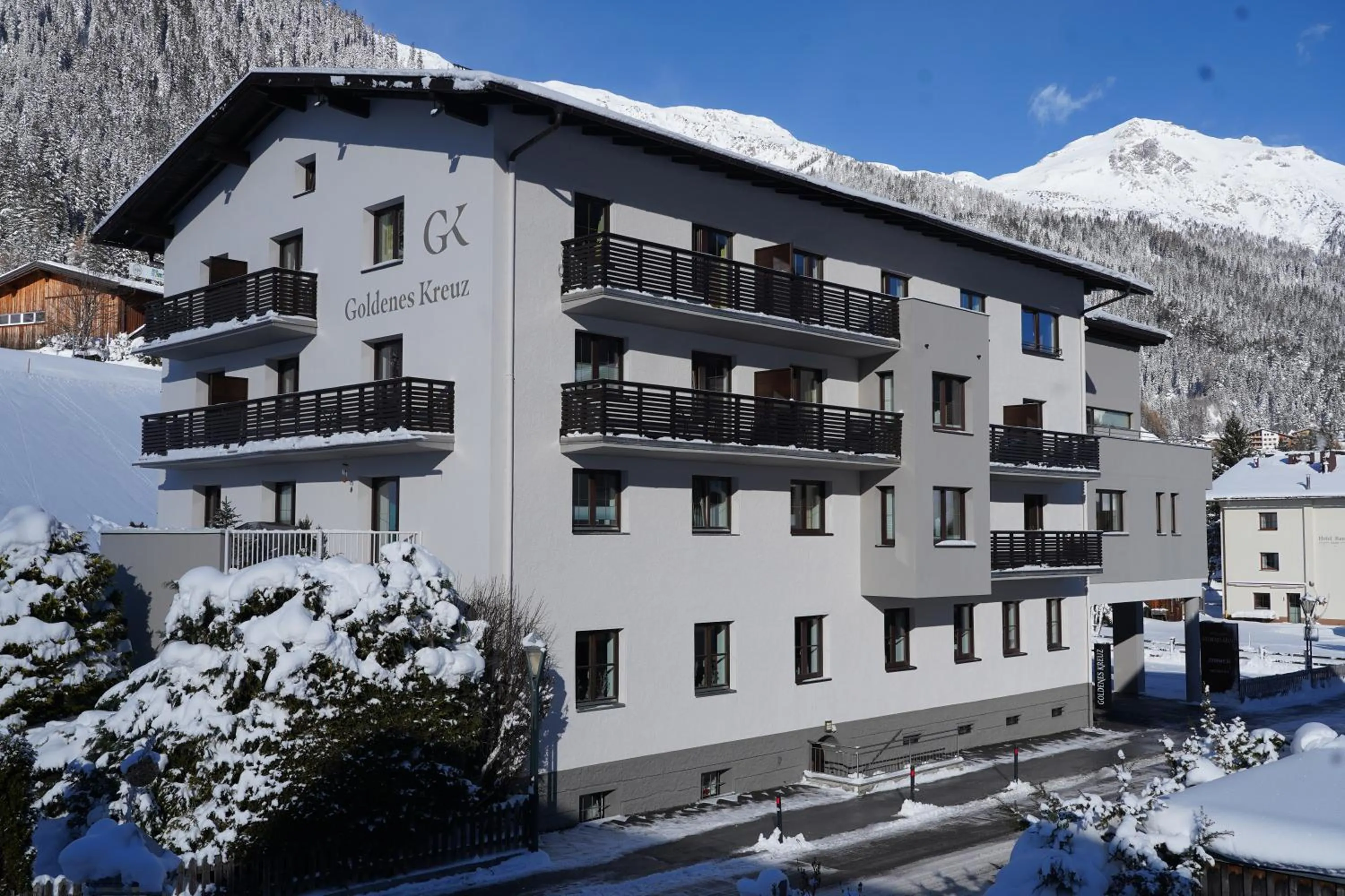 Property building in Quality Hosts Arlberg - Hotel Goldenes Kreuz B&B