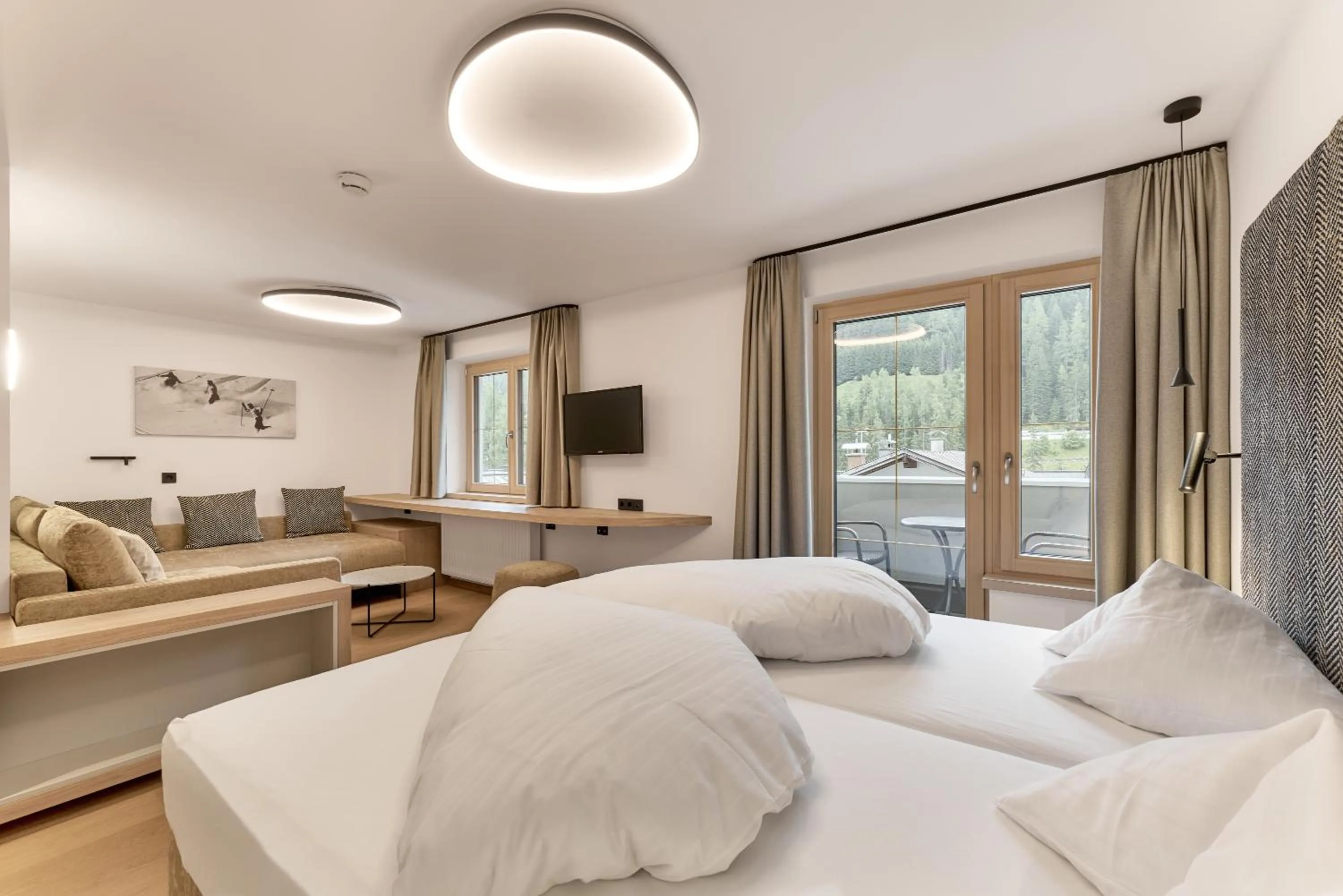 Photo of the whole room, Bed in Quality Hosts Arlberg - Hotel Goldenes Kreuz B&B