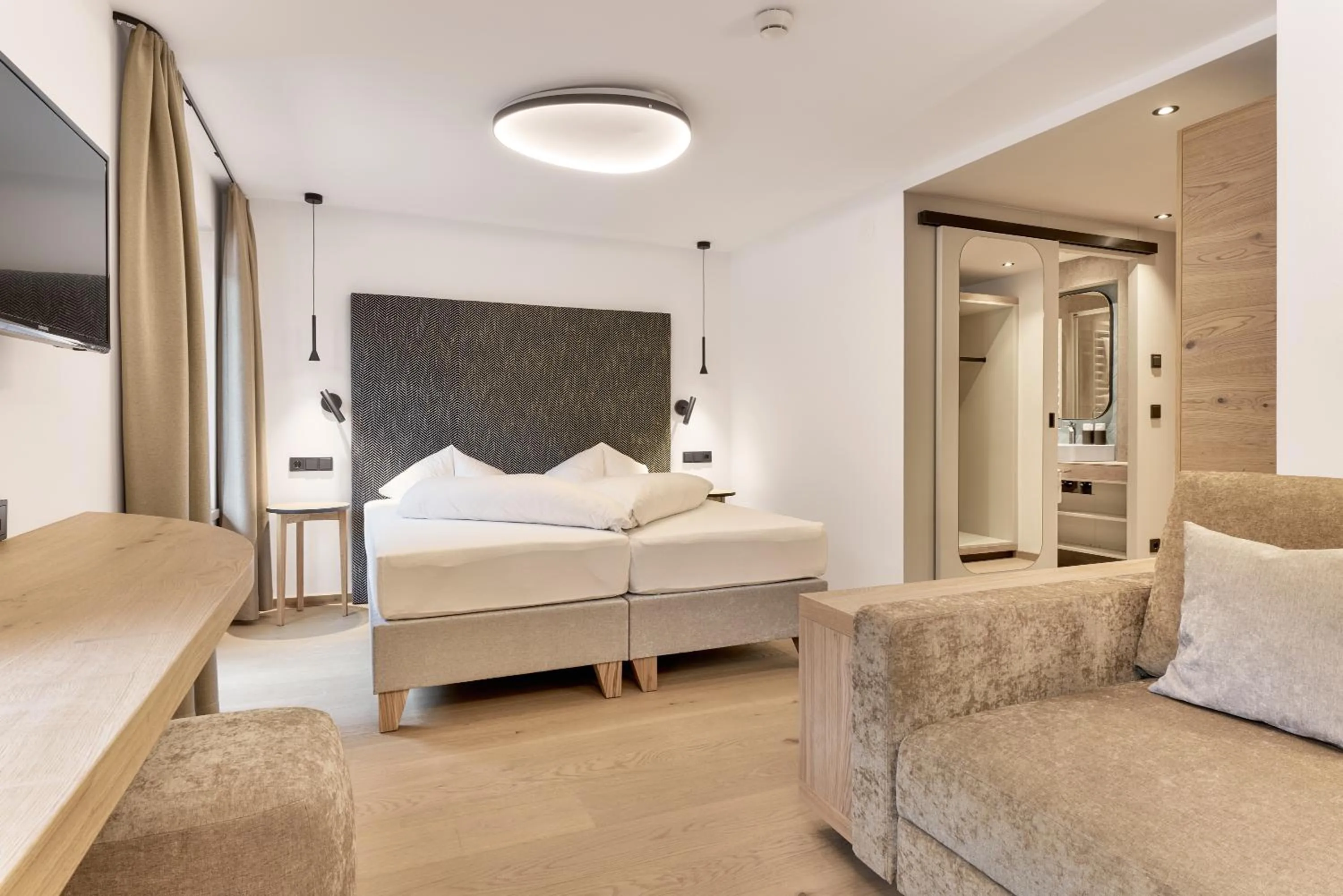 Photo of the whole room, Bed in Quality Hosts Arlberg - Hotel Goldenes Kreuz B&B