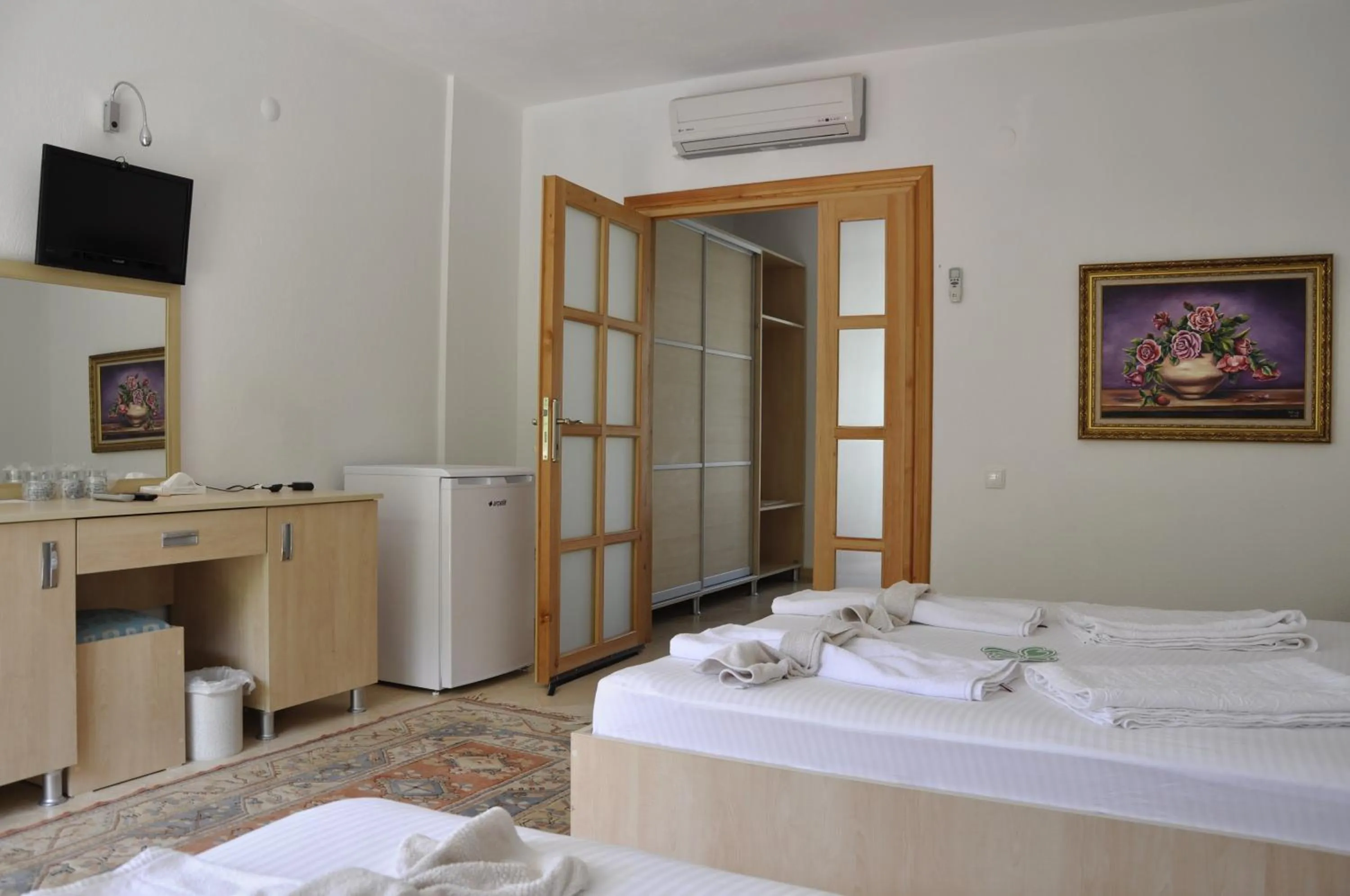 Bedroom, Bed in Yonca Hotel