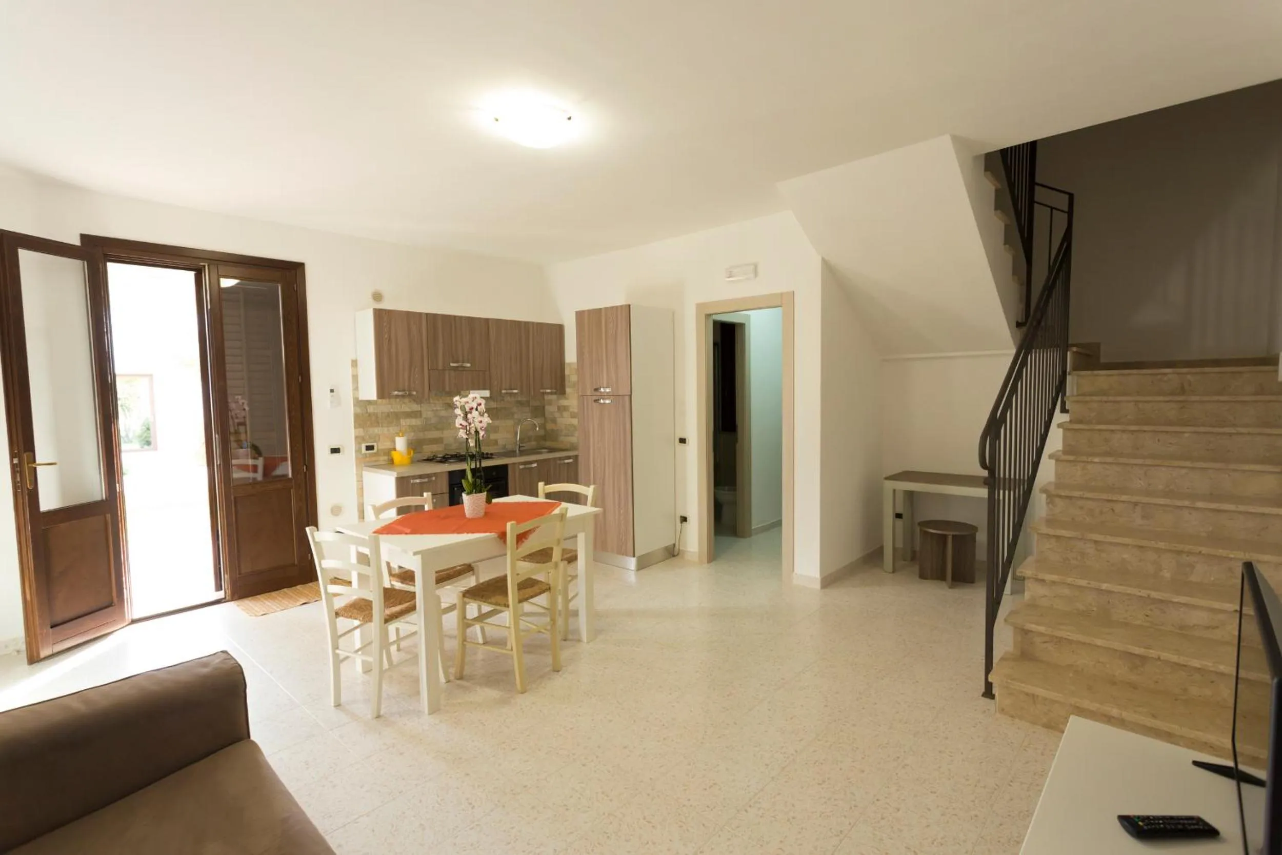 Kitchen or kitchenette in Oasi Guzzetta Hotel&Case Vacanze
