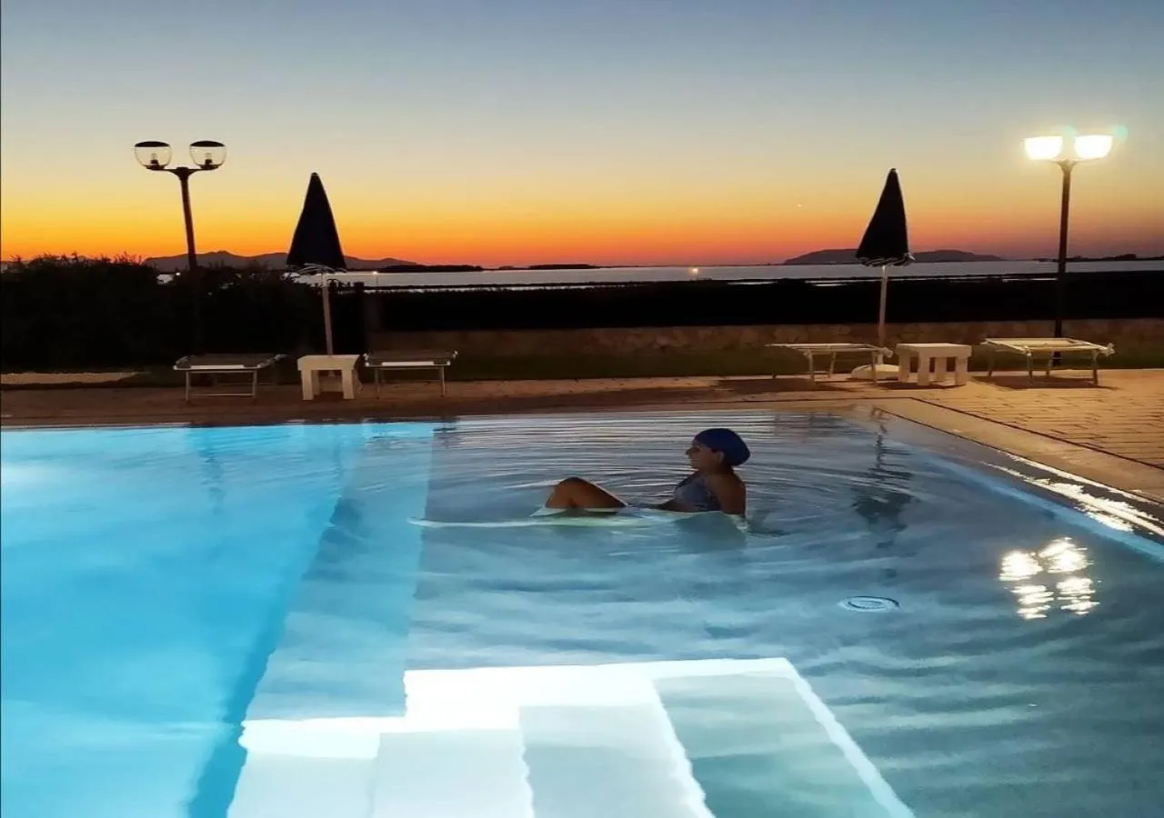 Swimming pool in Oasi Guzzetta Hotel&Case Vacanze