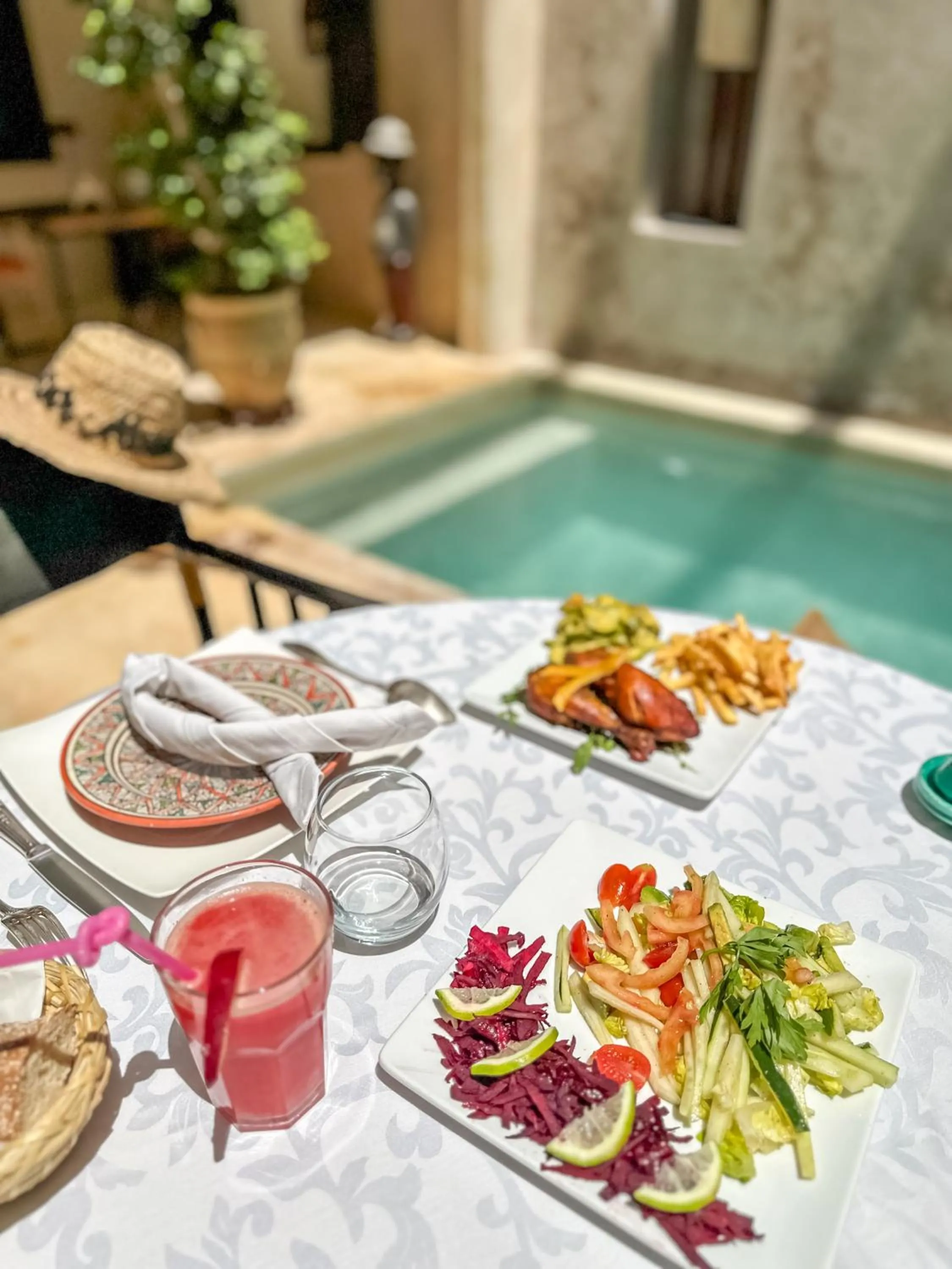 Restaurant/places to eat in Riad Dar Massai