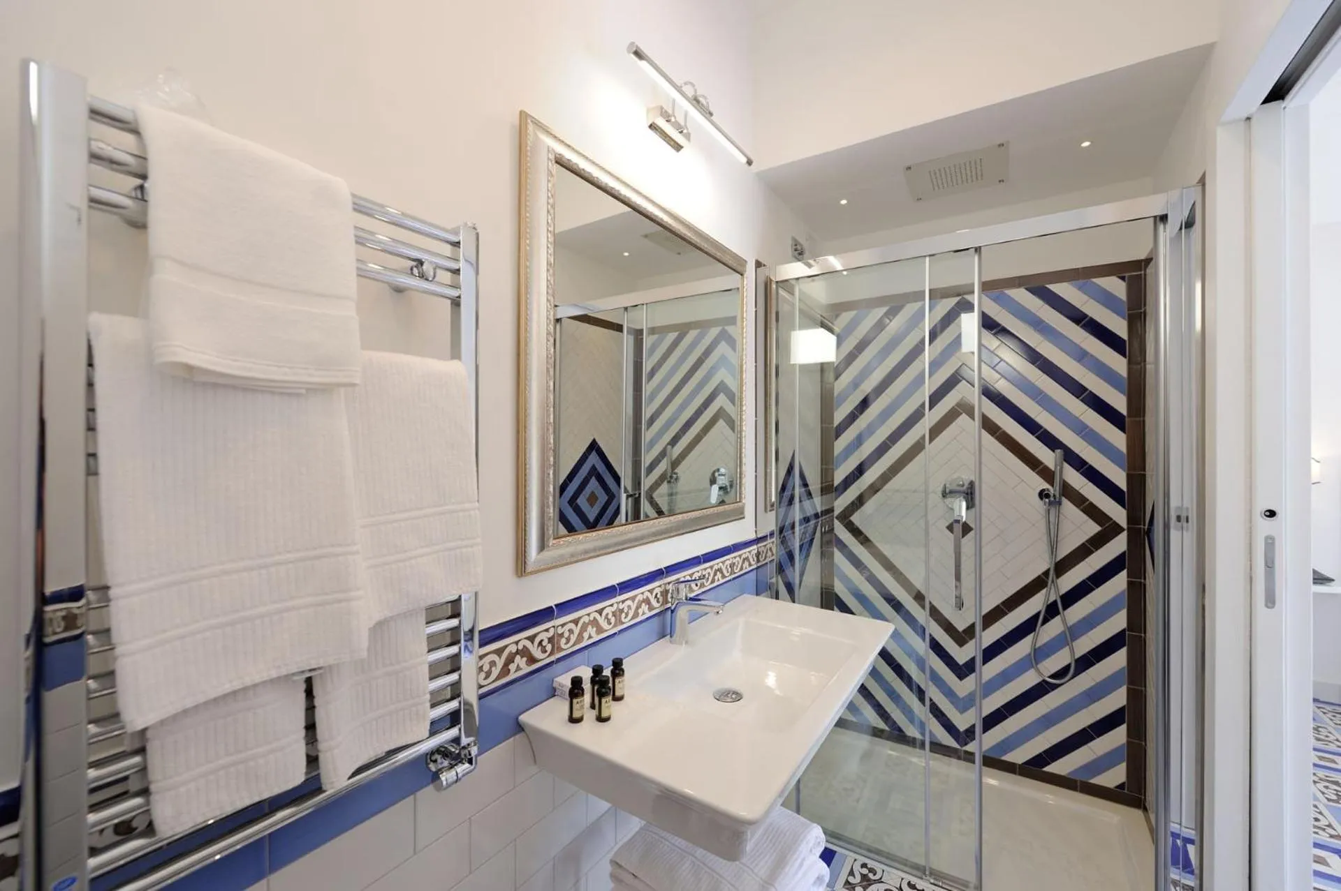 Shower in Villa Guarracino Amalfi