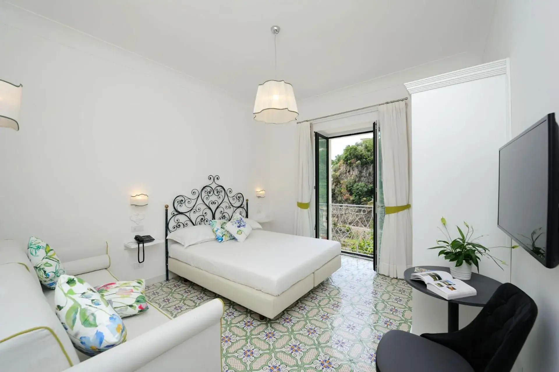 Double Room with Spa Bath in Villa Guarracino Amalfi Double Room with Spa Bath in Villa Guarracino Amalfi