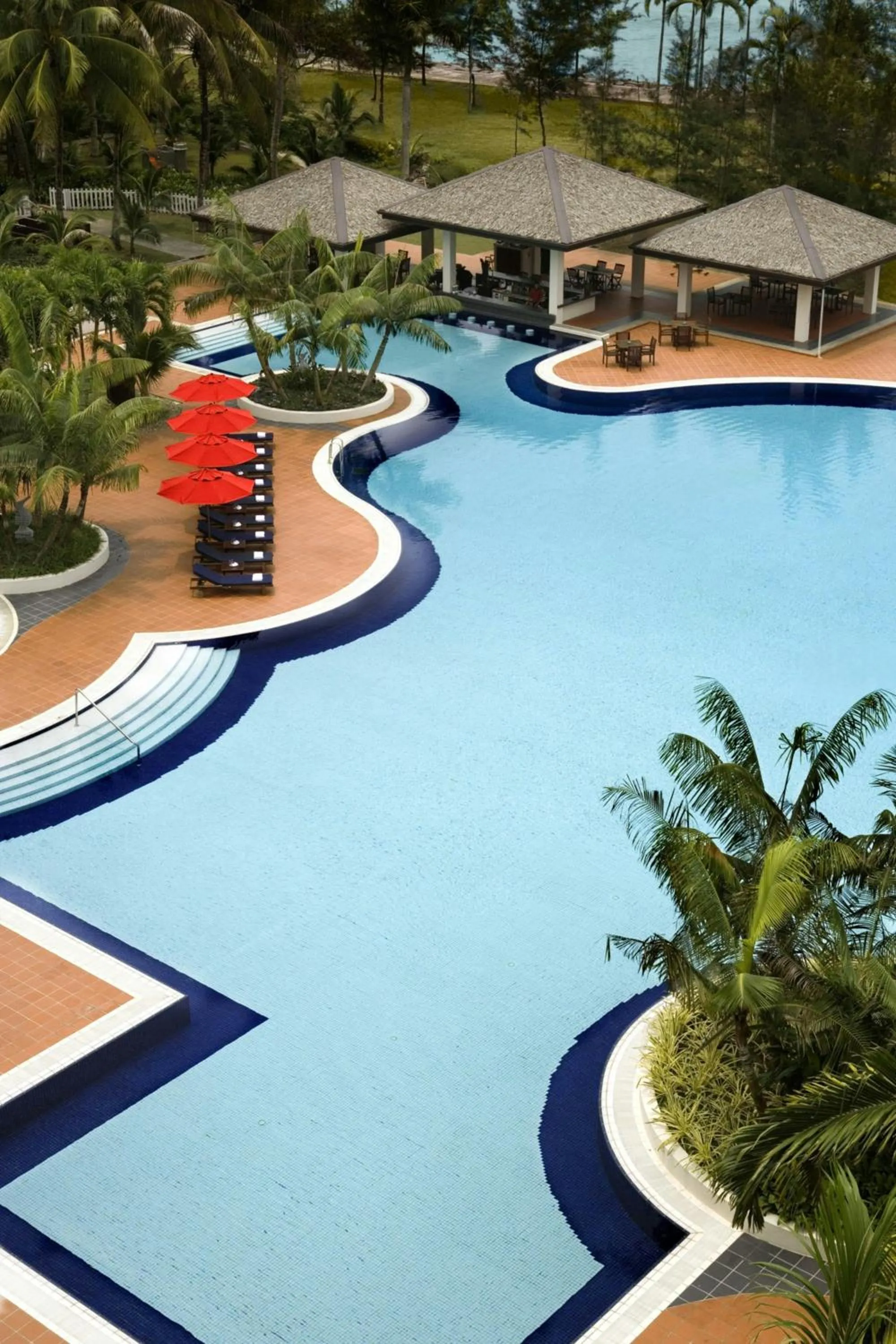 Swimming pool in Miri Marriott Resort & Spa