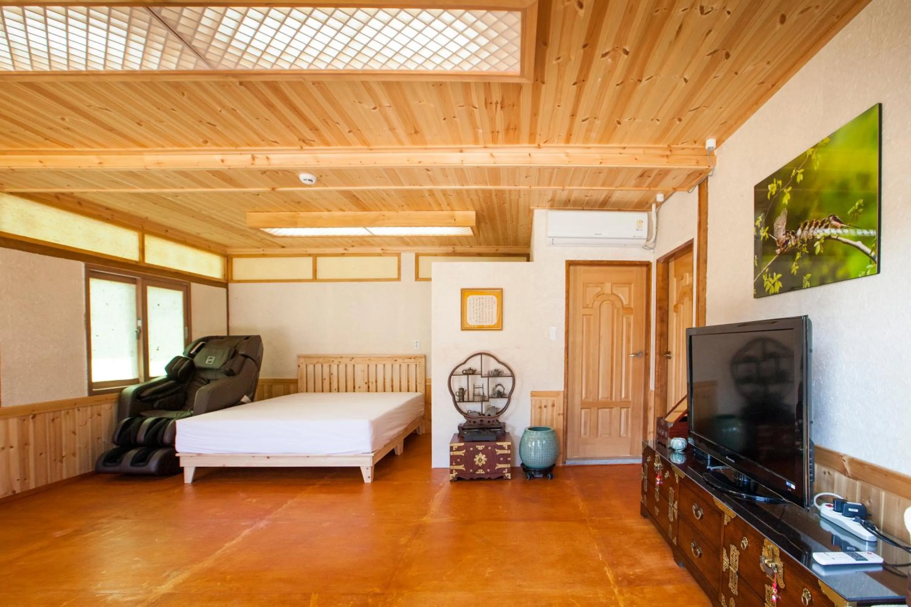 Bed in The Hanok