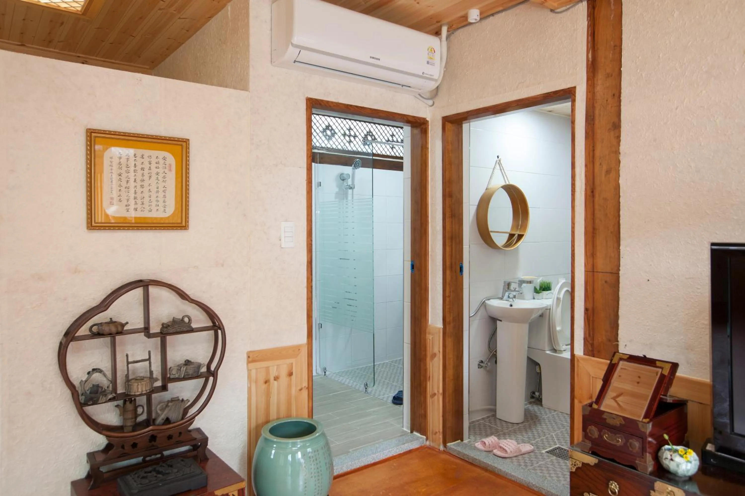 Shower in The Hanok