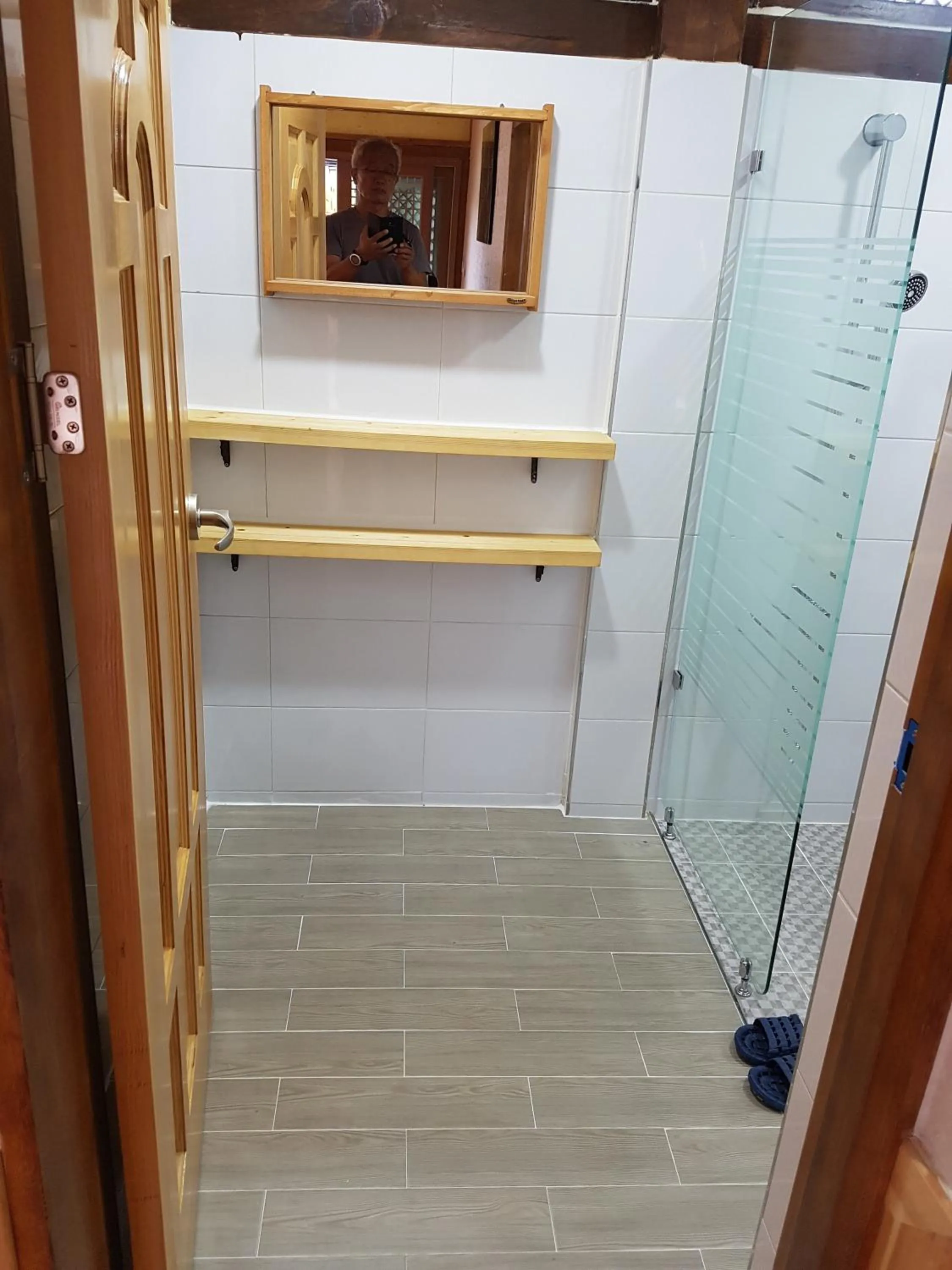 Shower in The Hanok