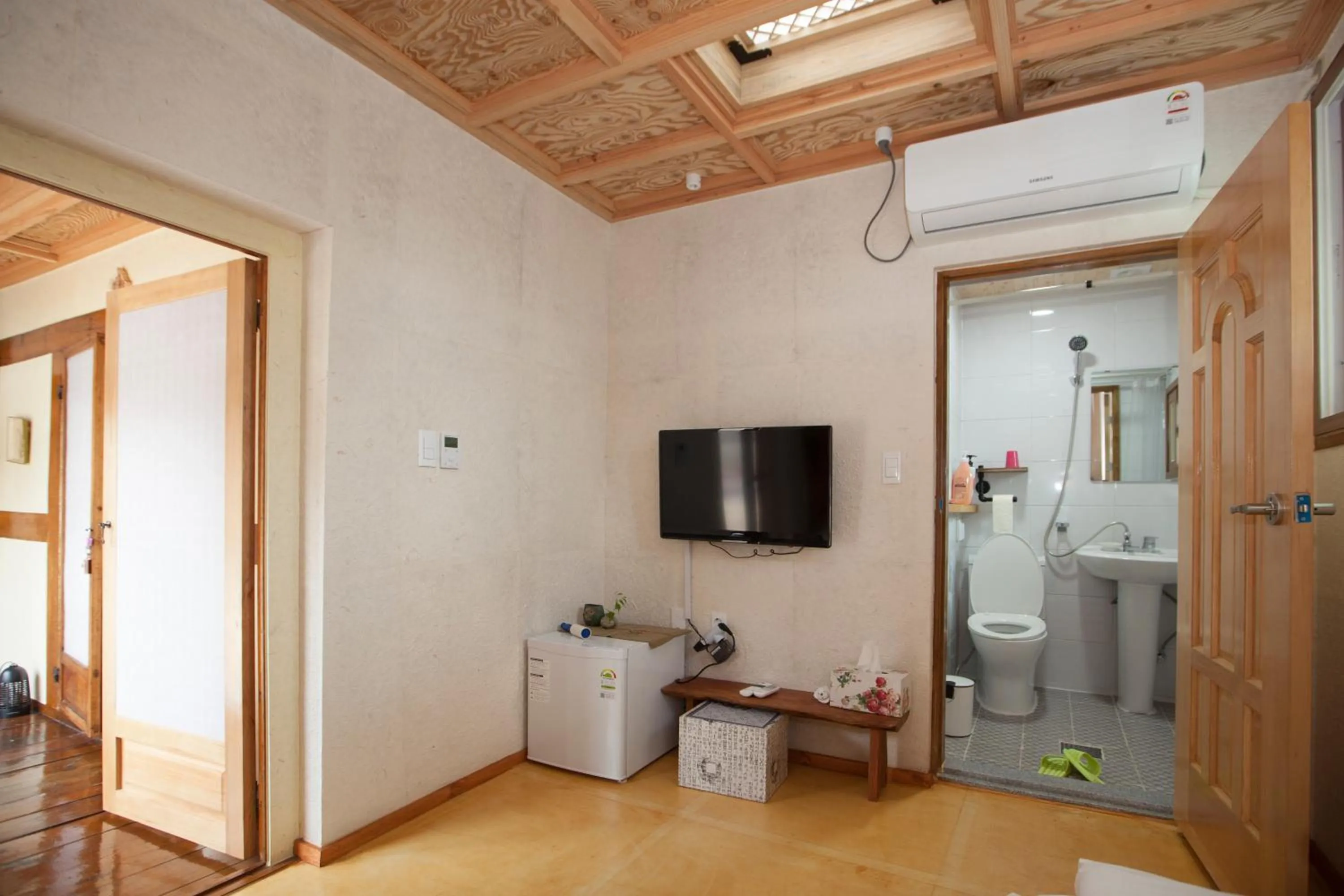 TV and multimedia in The Hanok