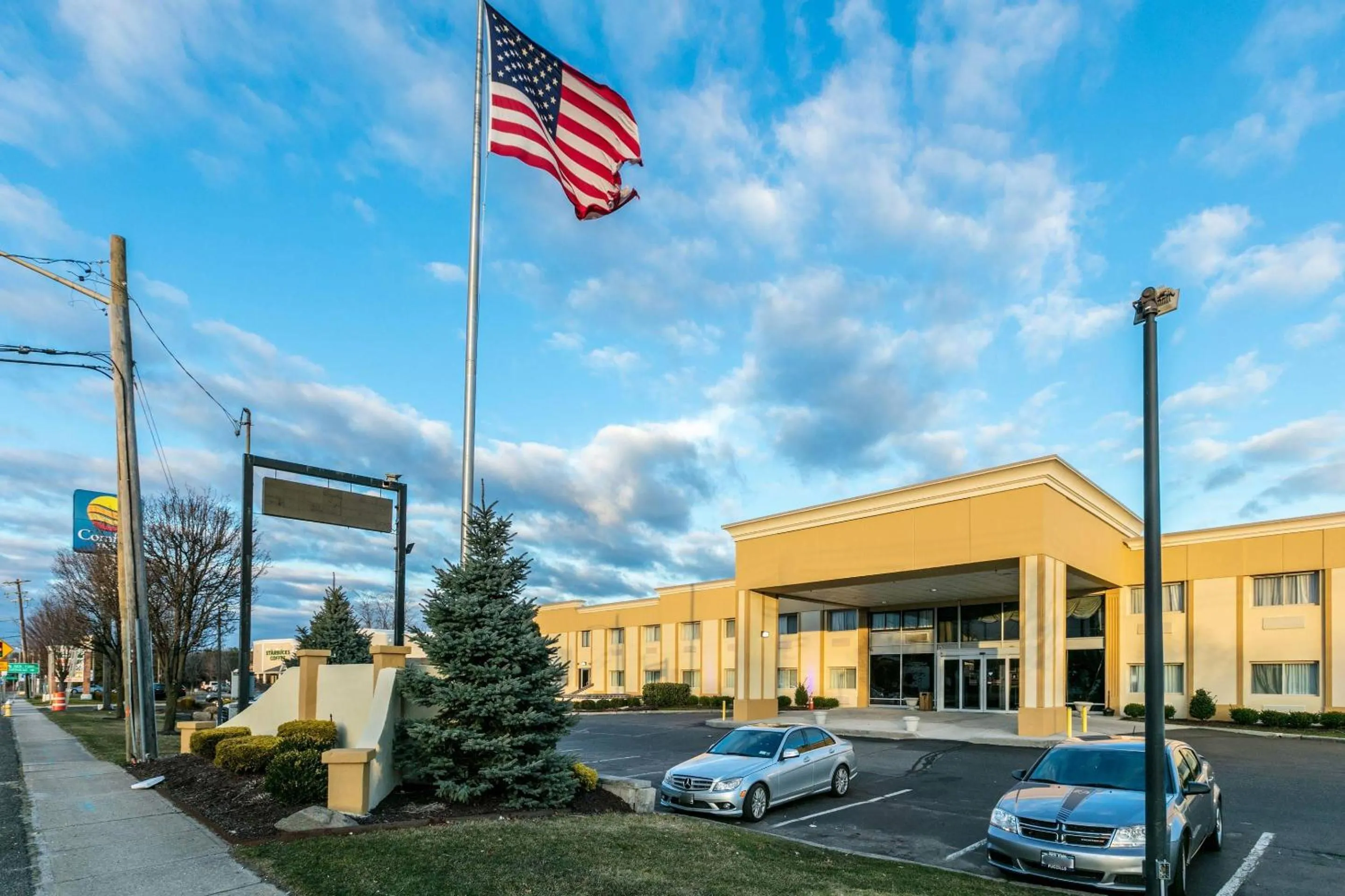 Property building in Comfort Inn Medford-Long Island
