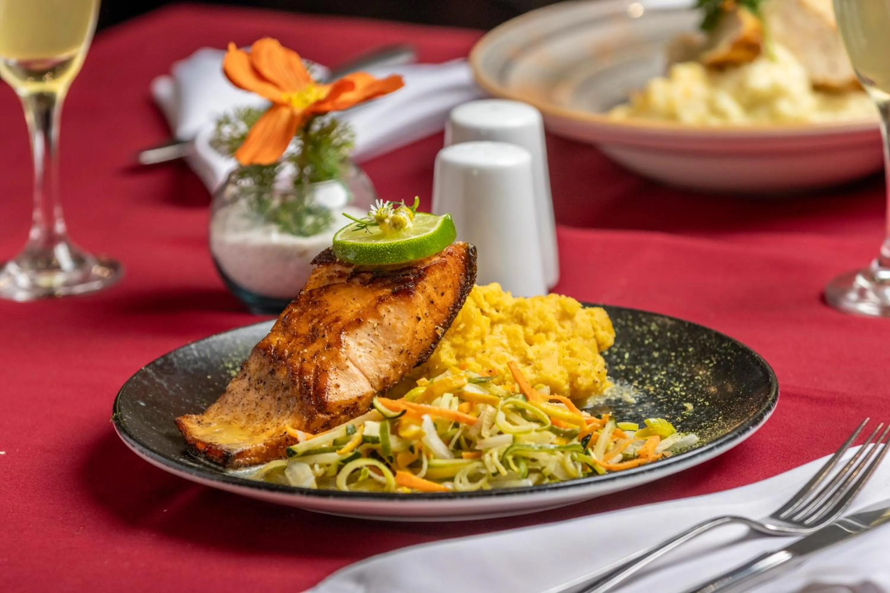 Restaurant/places to eat in Hotel Dann Av. 19