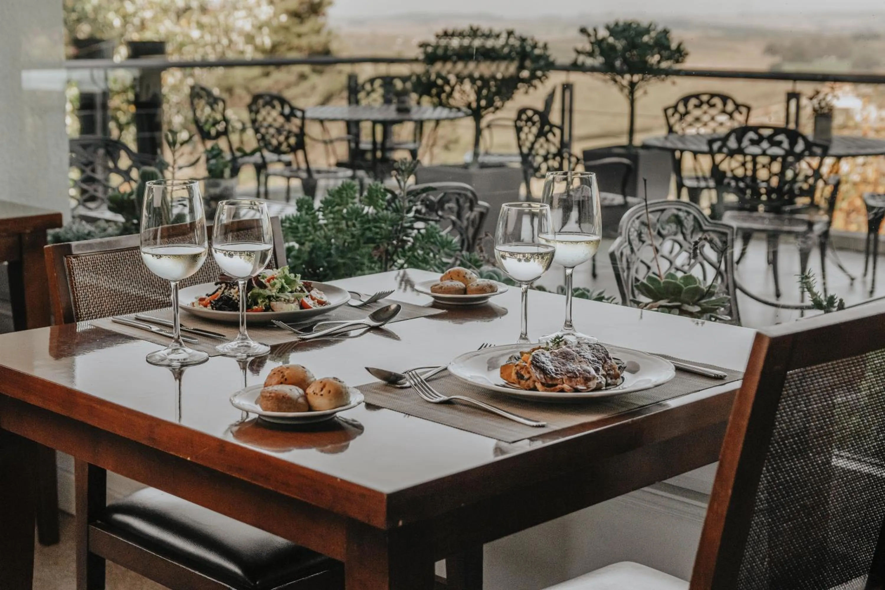 Restaurant/places to eat in Amaike Hotel Golf & Spa