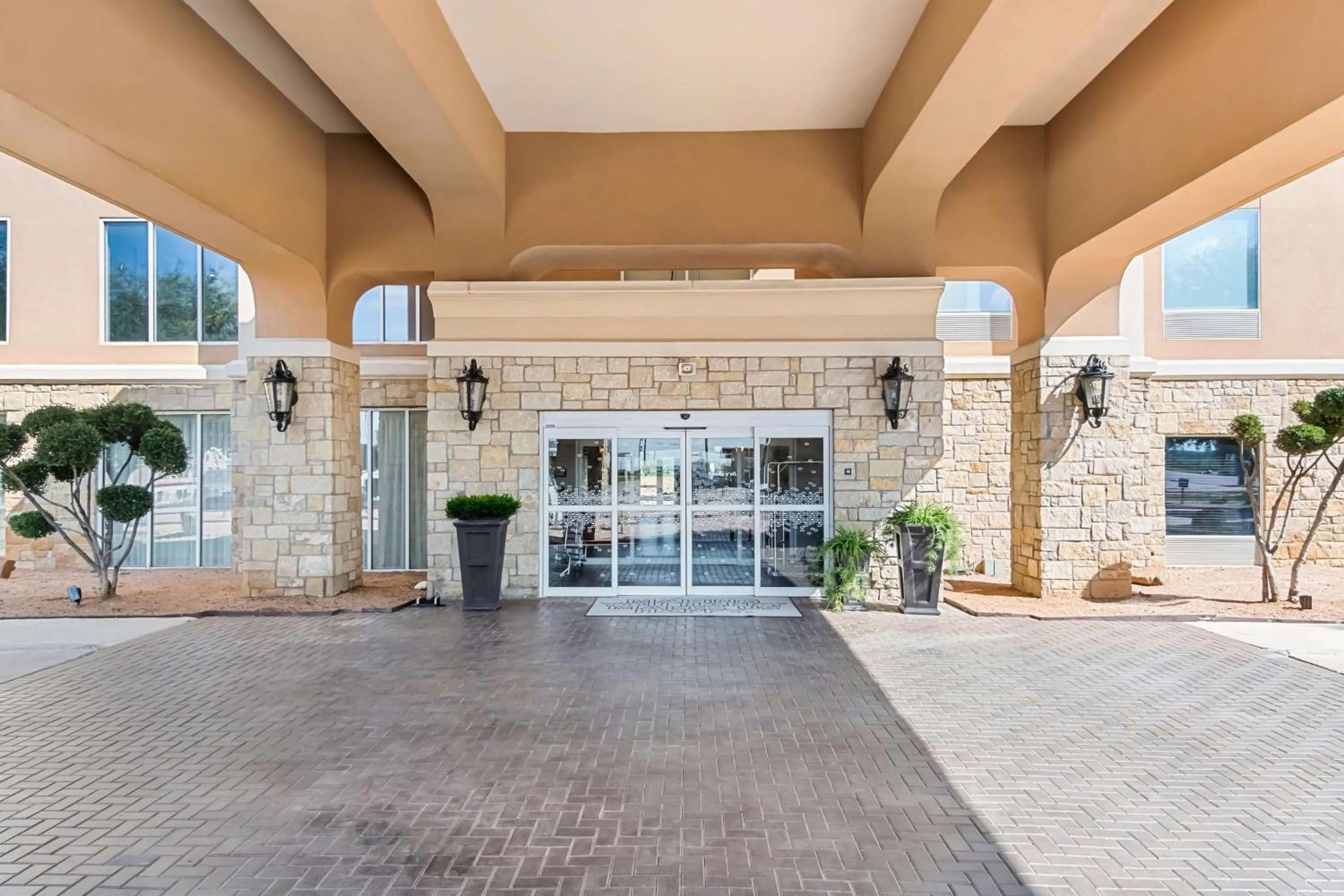 Property building in Hampton Inn & Suites Abilene I-20