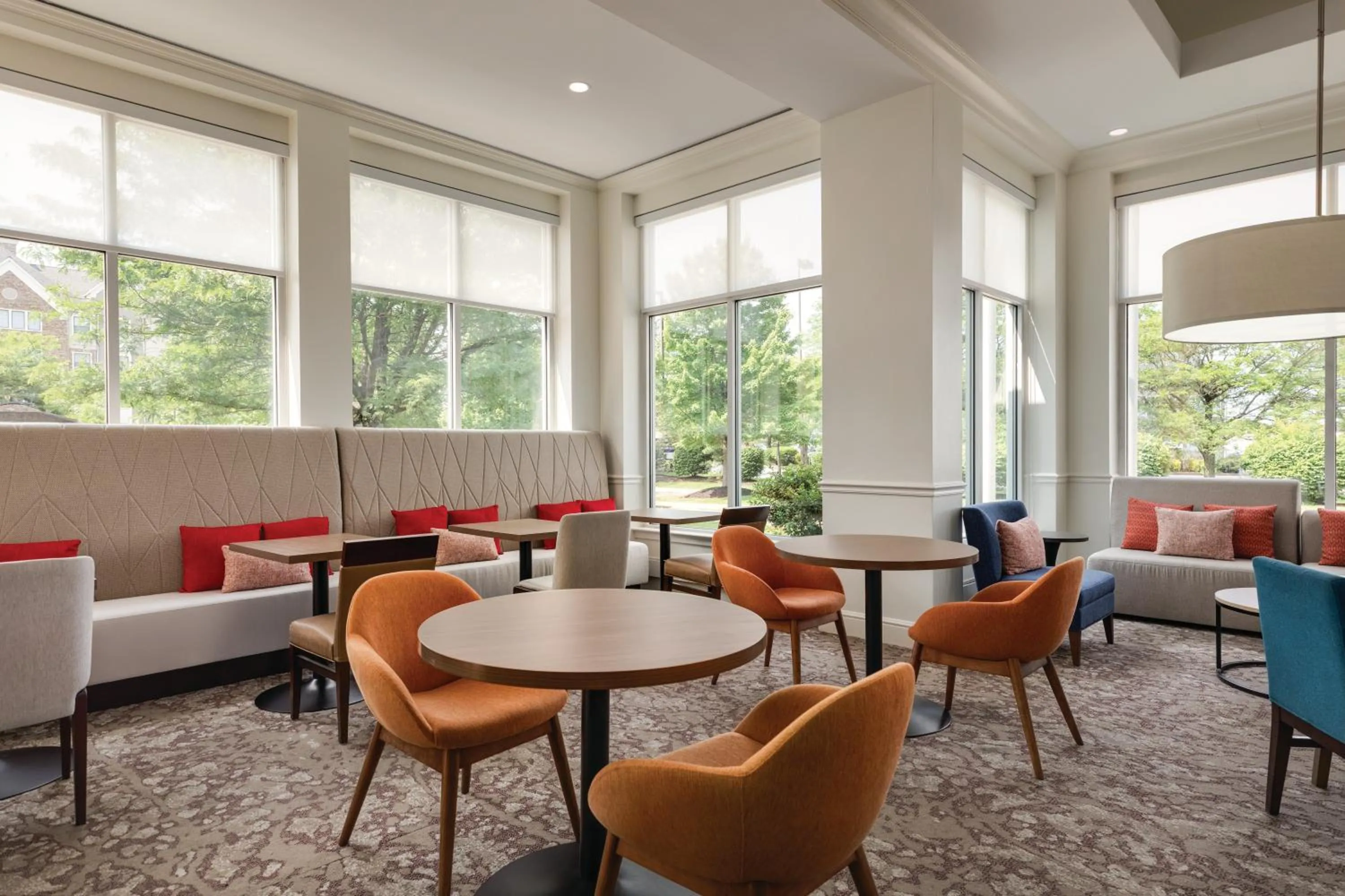 Dining area in Hilton Garden Inn Allentown Bethlehem Airport