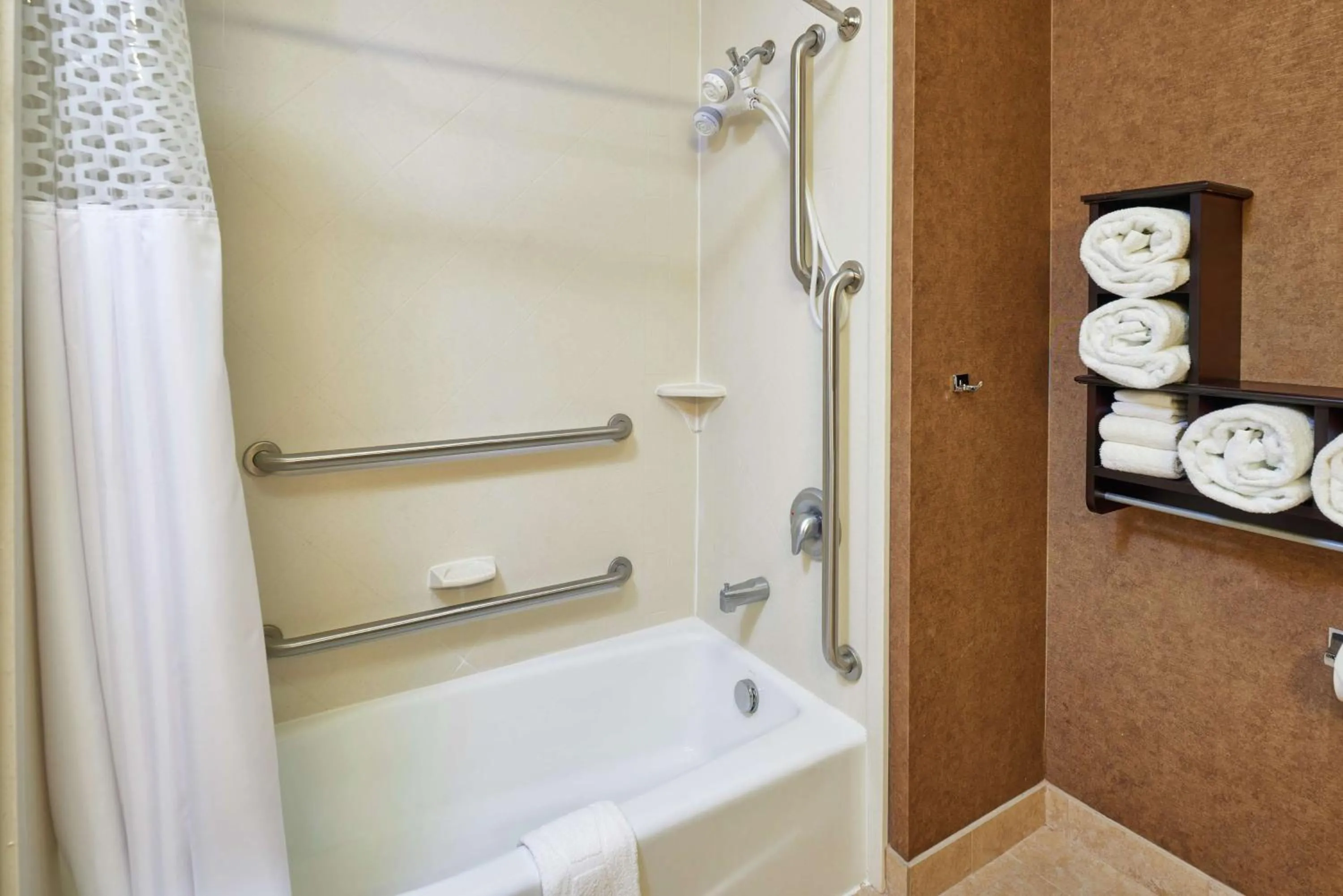 Bathroom in Hampton Inn Sweetwater