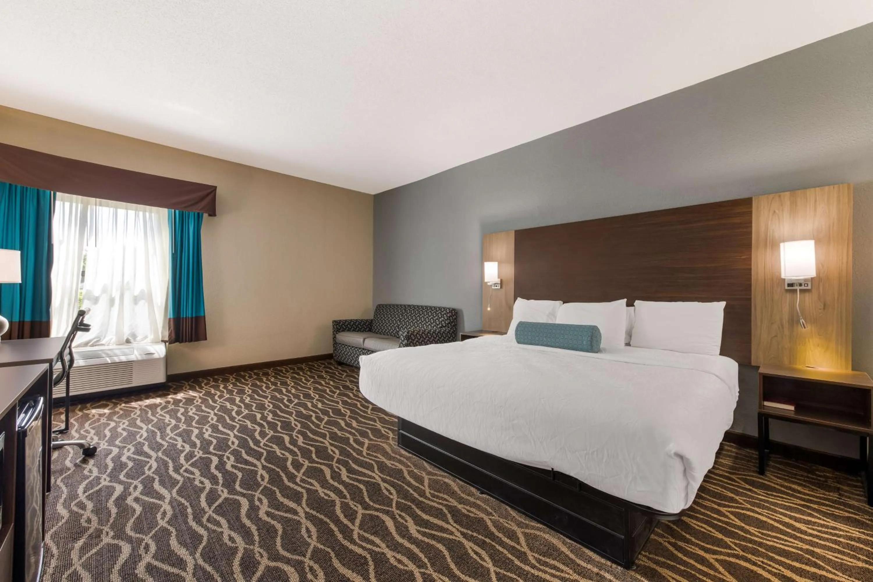 Bedroom, Bed in Best Western Albemarle Inn