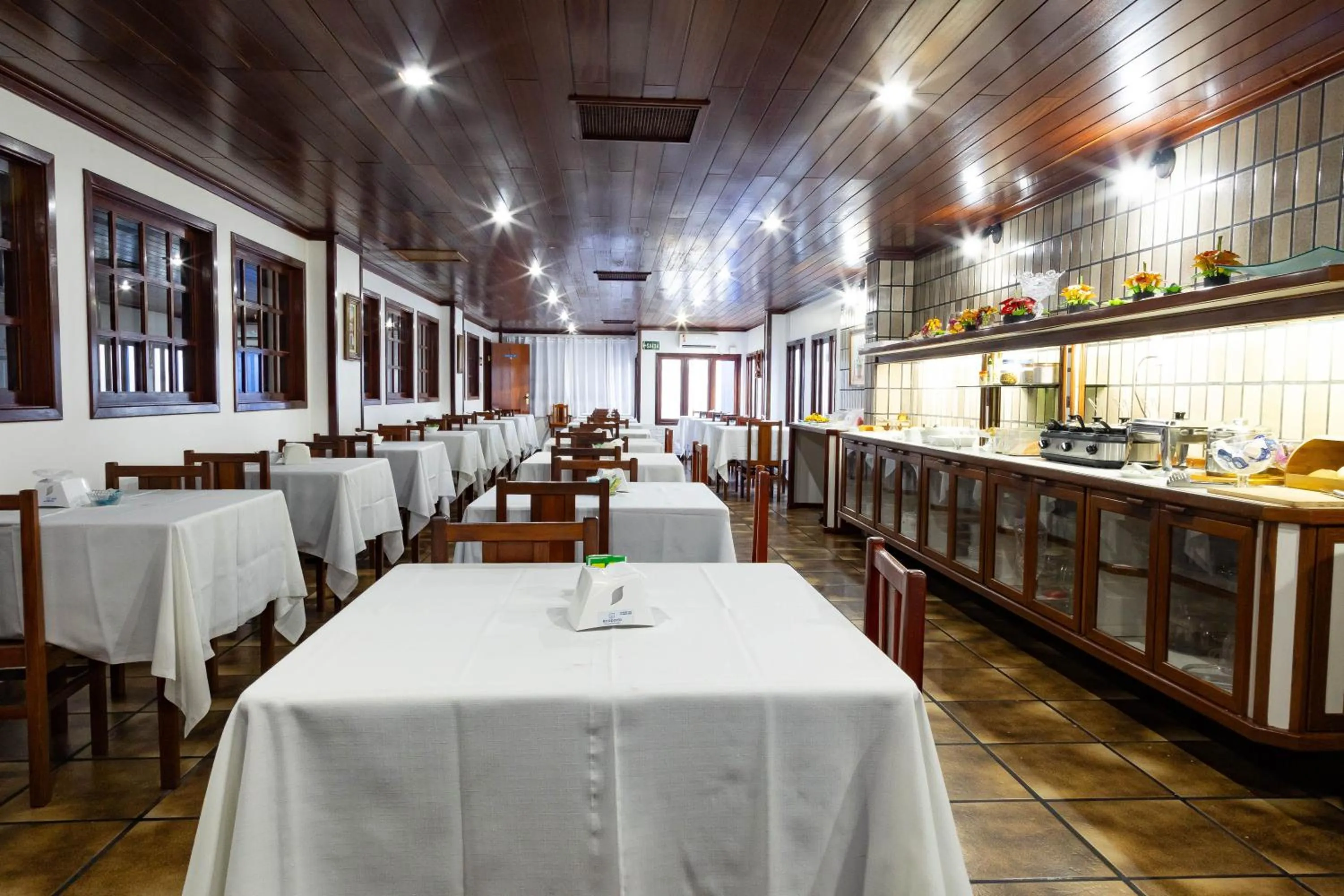 Breakfast in Shalako Hotel